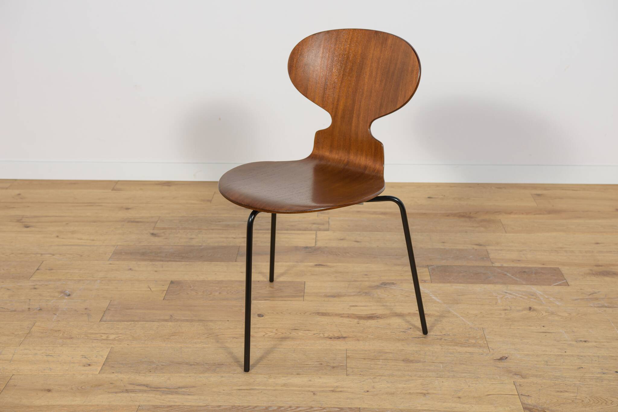 Ant Chair Model 3101 in Teak by Arne Jacobsen for Fritz Hansen, Denmark.