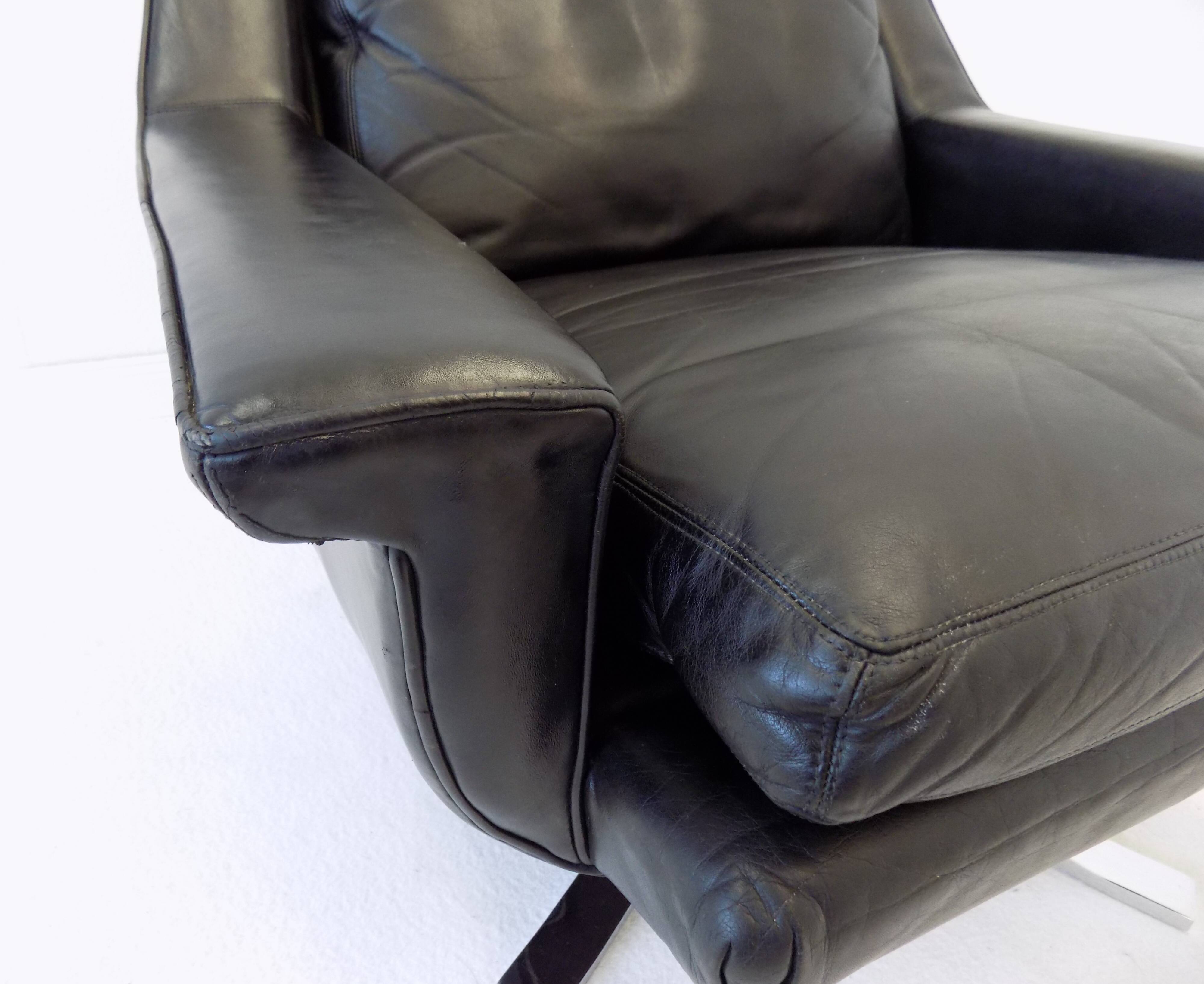 ESA model 802 pair of black leather lounge chairs by Werner Langenfeld