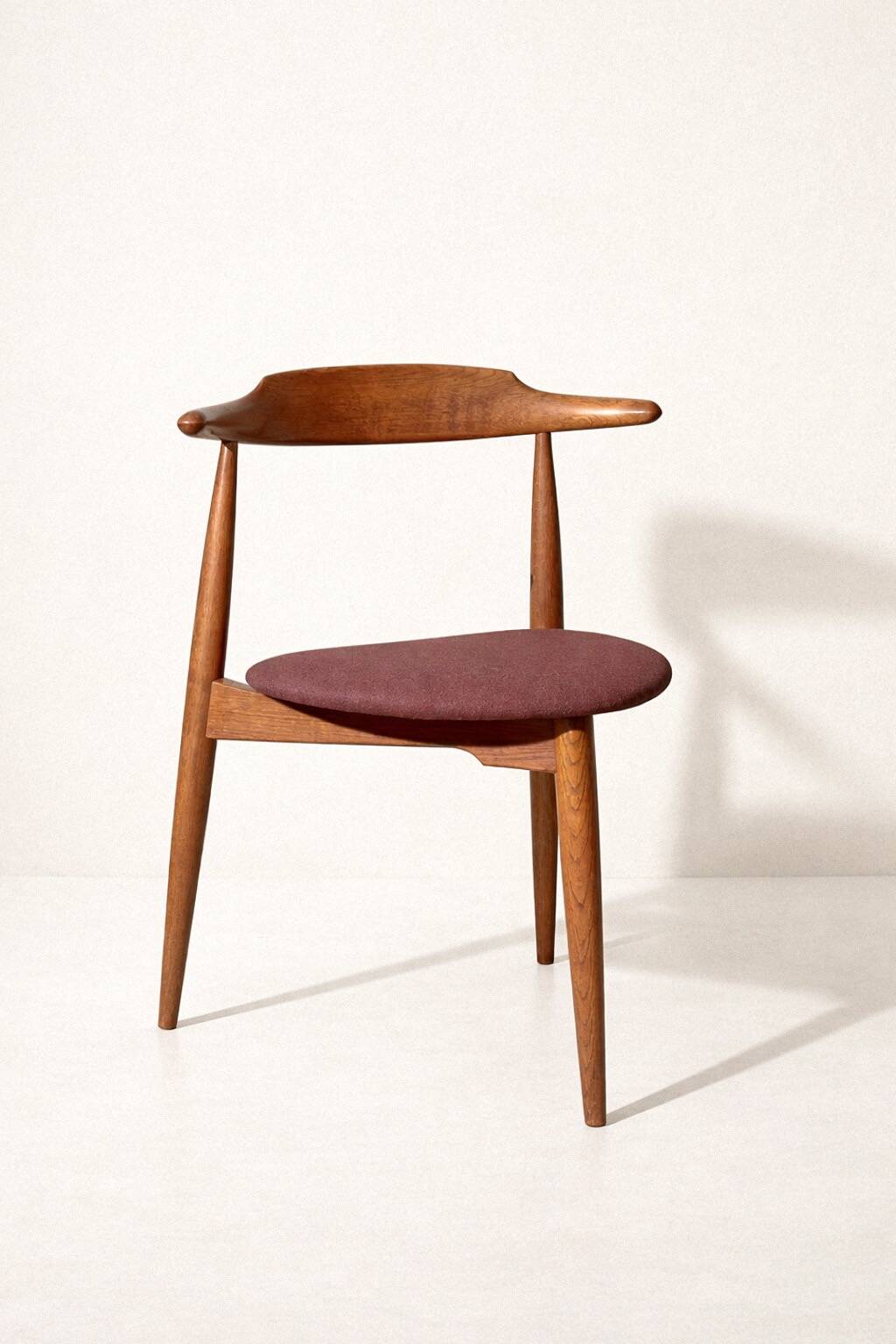 Tripod chair Heart Hans Wegner Fritz Hansen