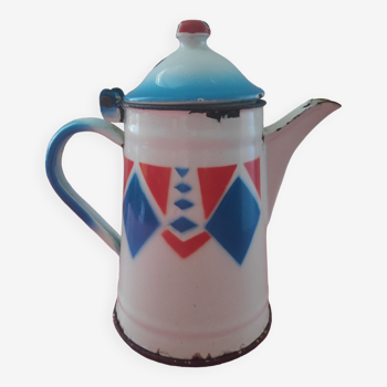 Vintage coffee maker in white enamelled sheet metal with blue and red stencil pattern