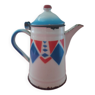 Vintage coffee maker in white enamelled sheet metal with blue and red stencil pattern