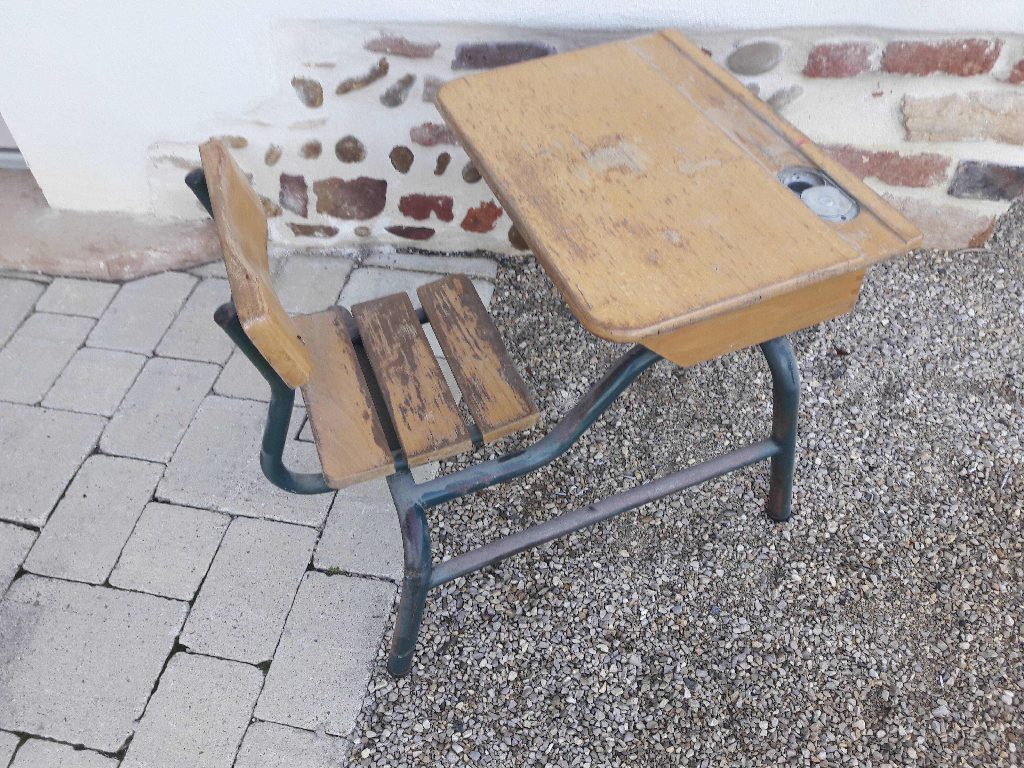 School desk with chair