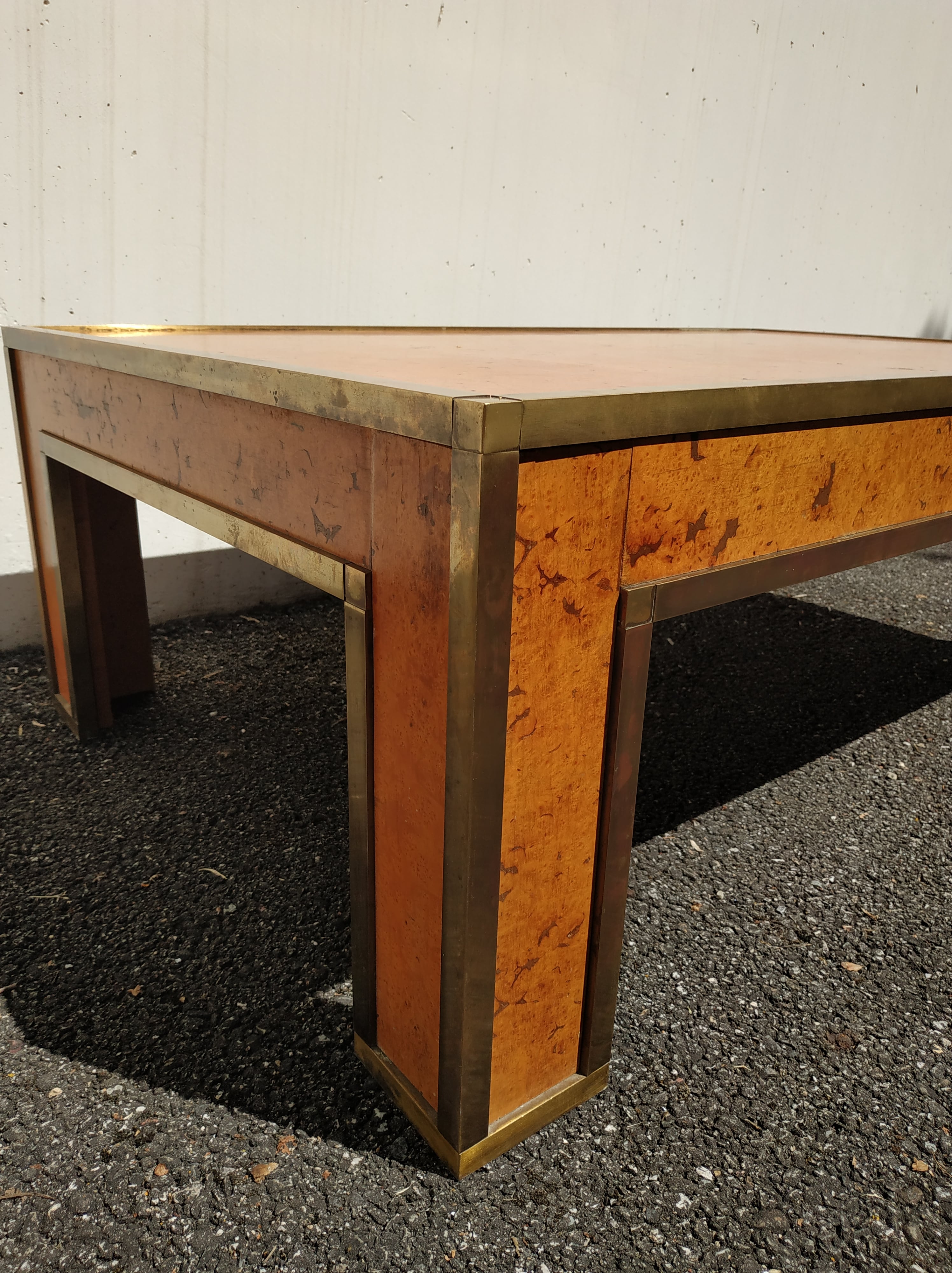 Coffee table magnifier to elm and brass year 1970