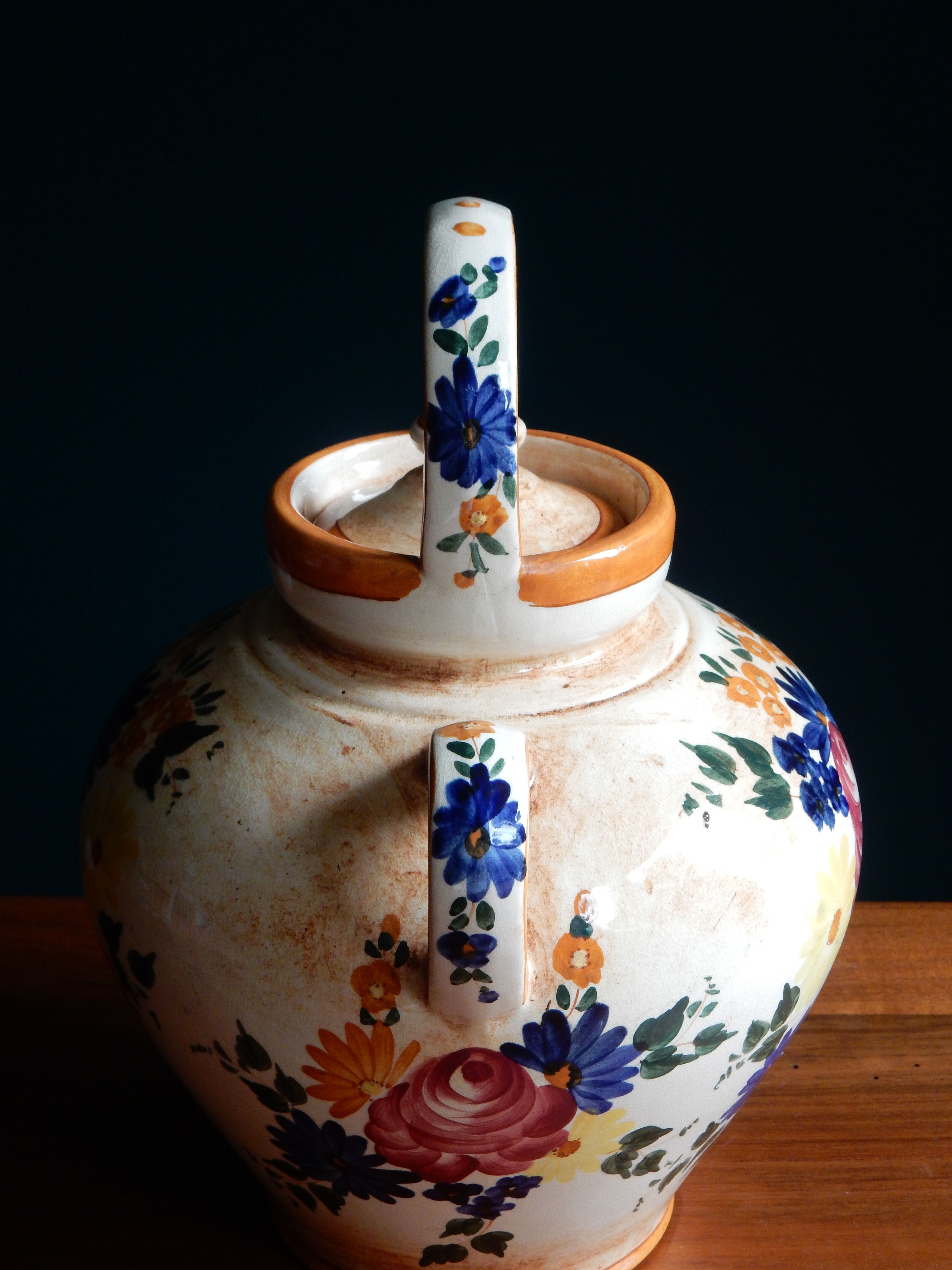 Hand-painted gargoulette floral motif