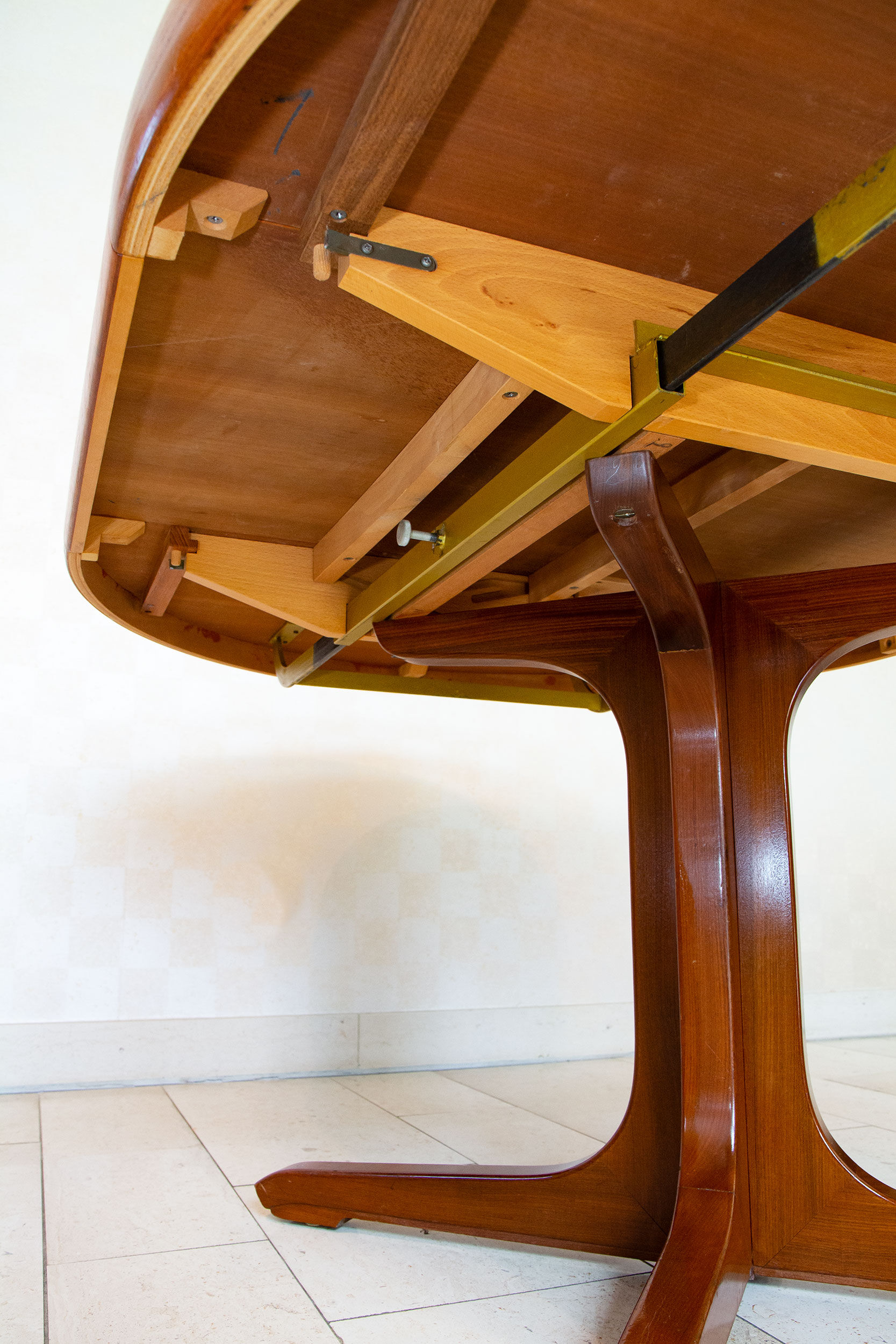 Extendable round dining table, teak, 1960