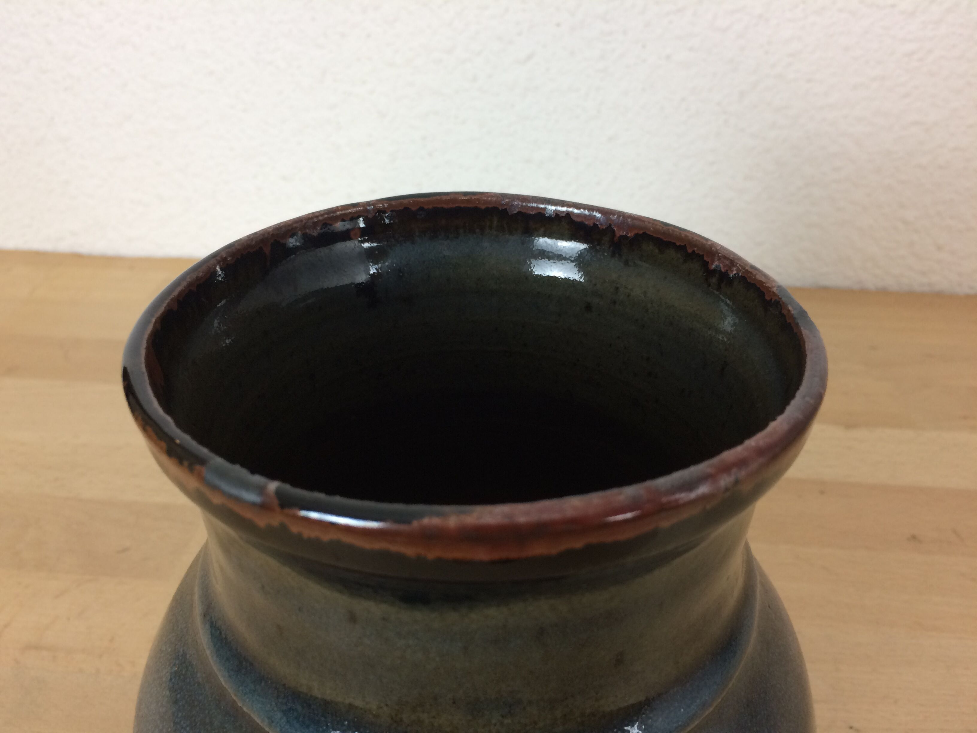 Blue flamed sandstone vase signed