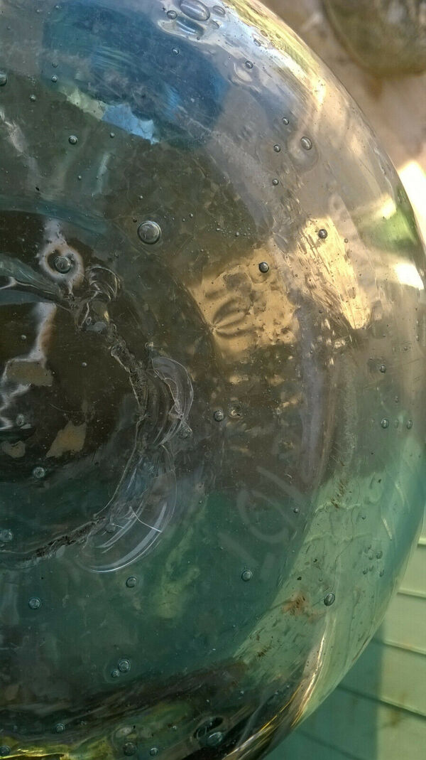 Pichet en verre signé Biot