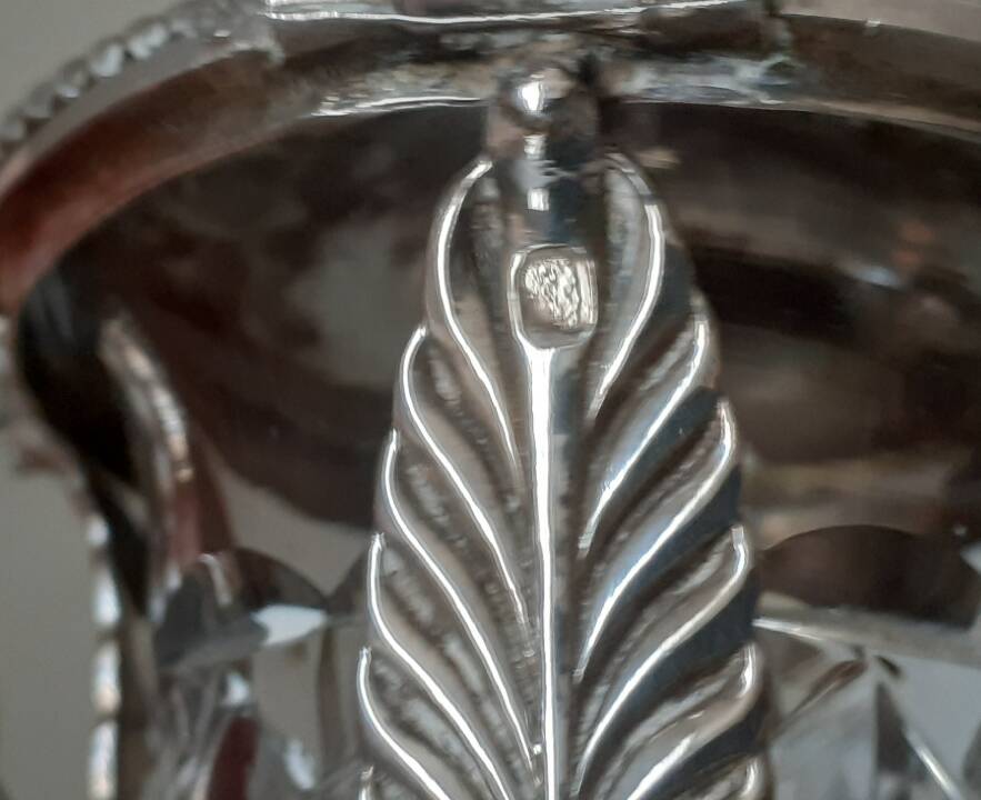 Mustard pot in solid silver and crystal