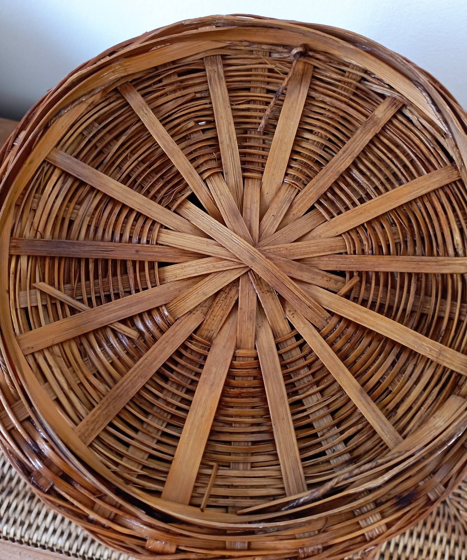 Vintage rattan and bamboo basket - Traditional weaving from China