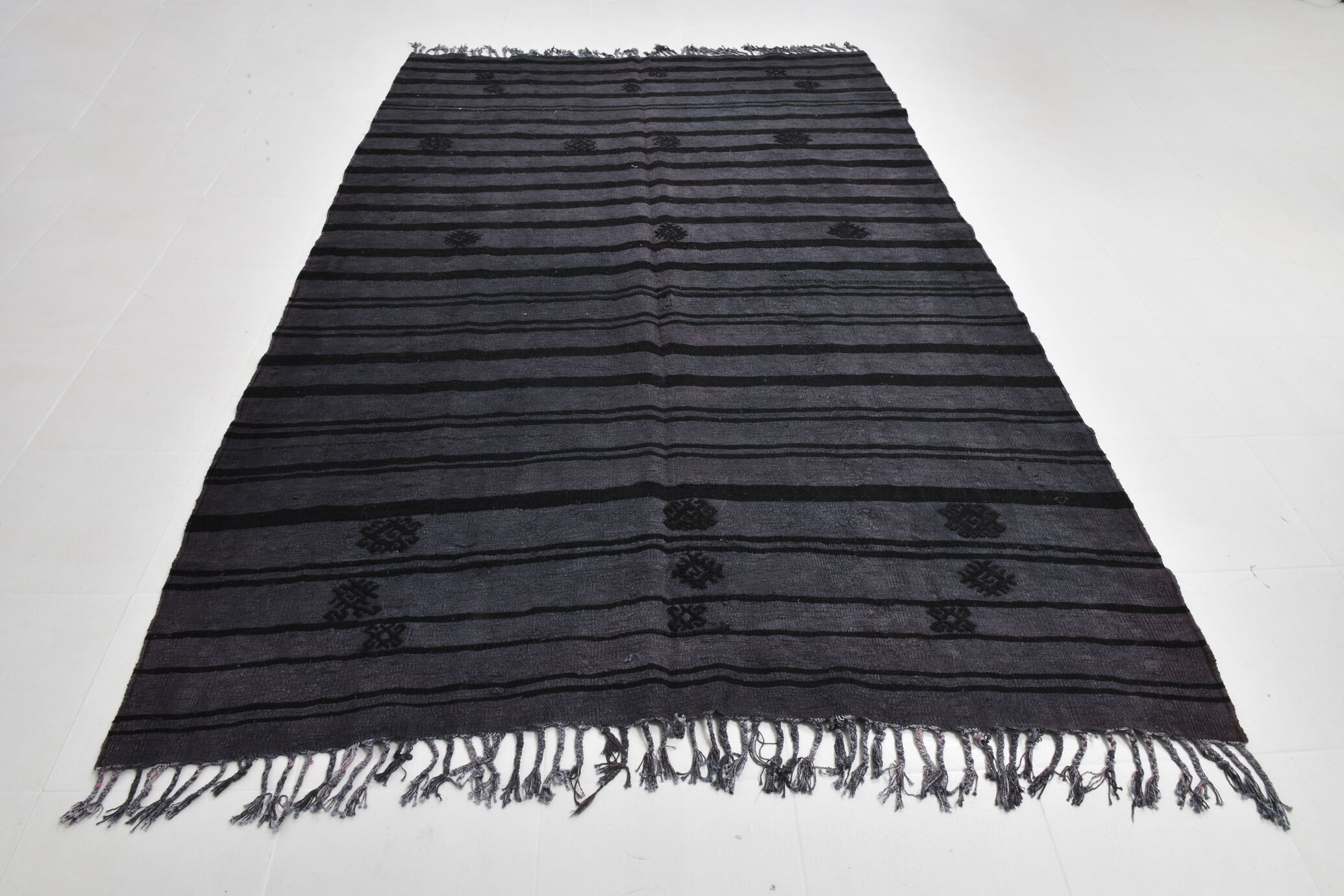Gray & black oversize hemp rug 316x204cm