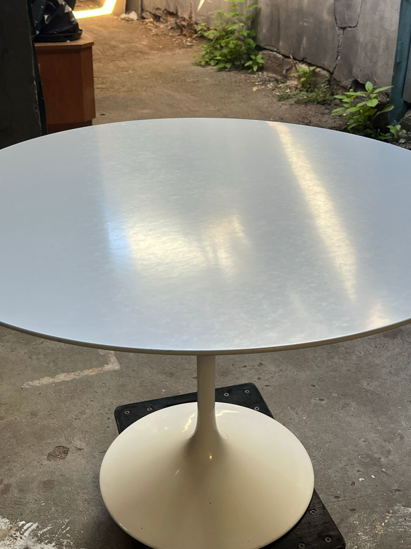 Table Tulip Eero Saarinen pour Knoll