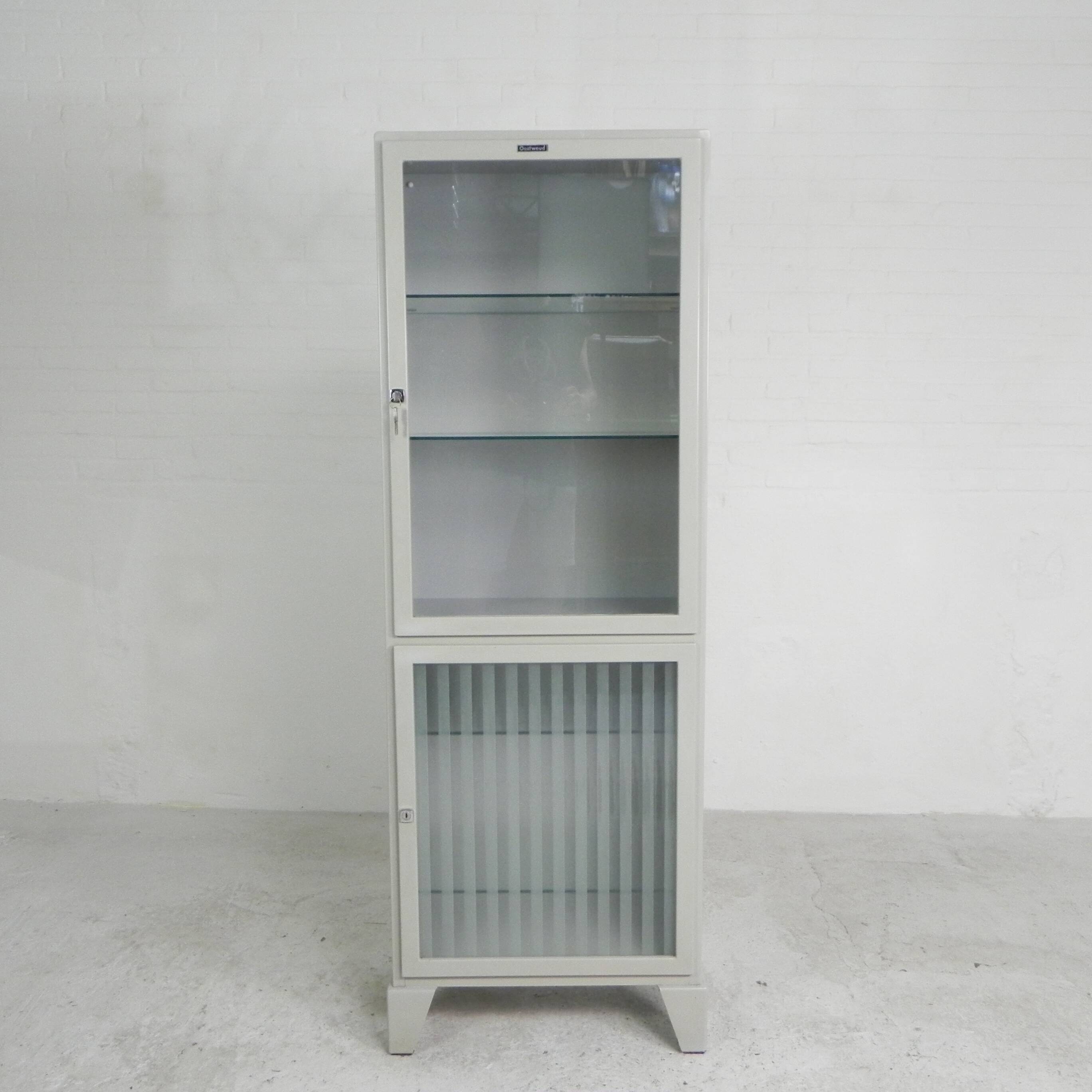 Steel doctor's cabinet, medicine cabinet, Oostwoud, 1960s