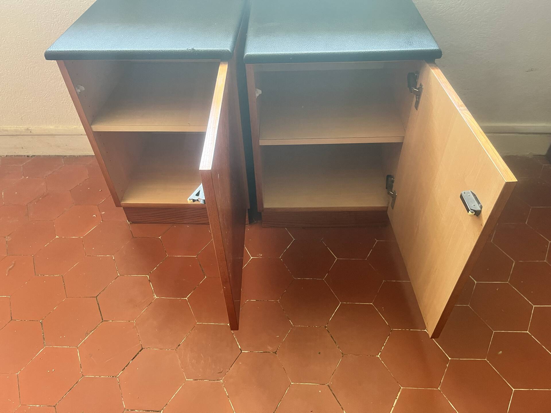 Pair of small storage boxes / bedside tables 45x45 cm it
