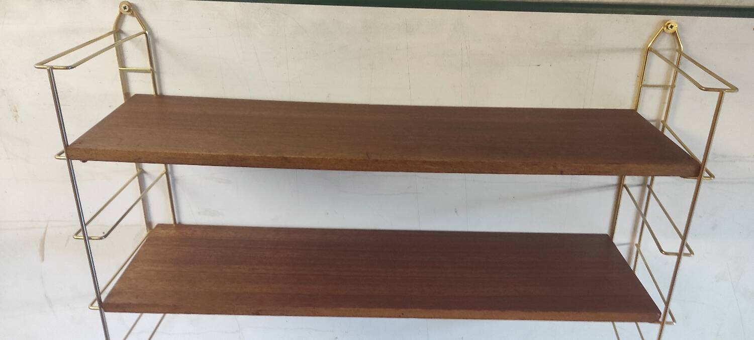 String wall shelf in gold metal and wood - 60s/70s