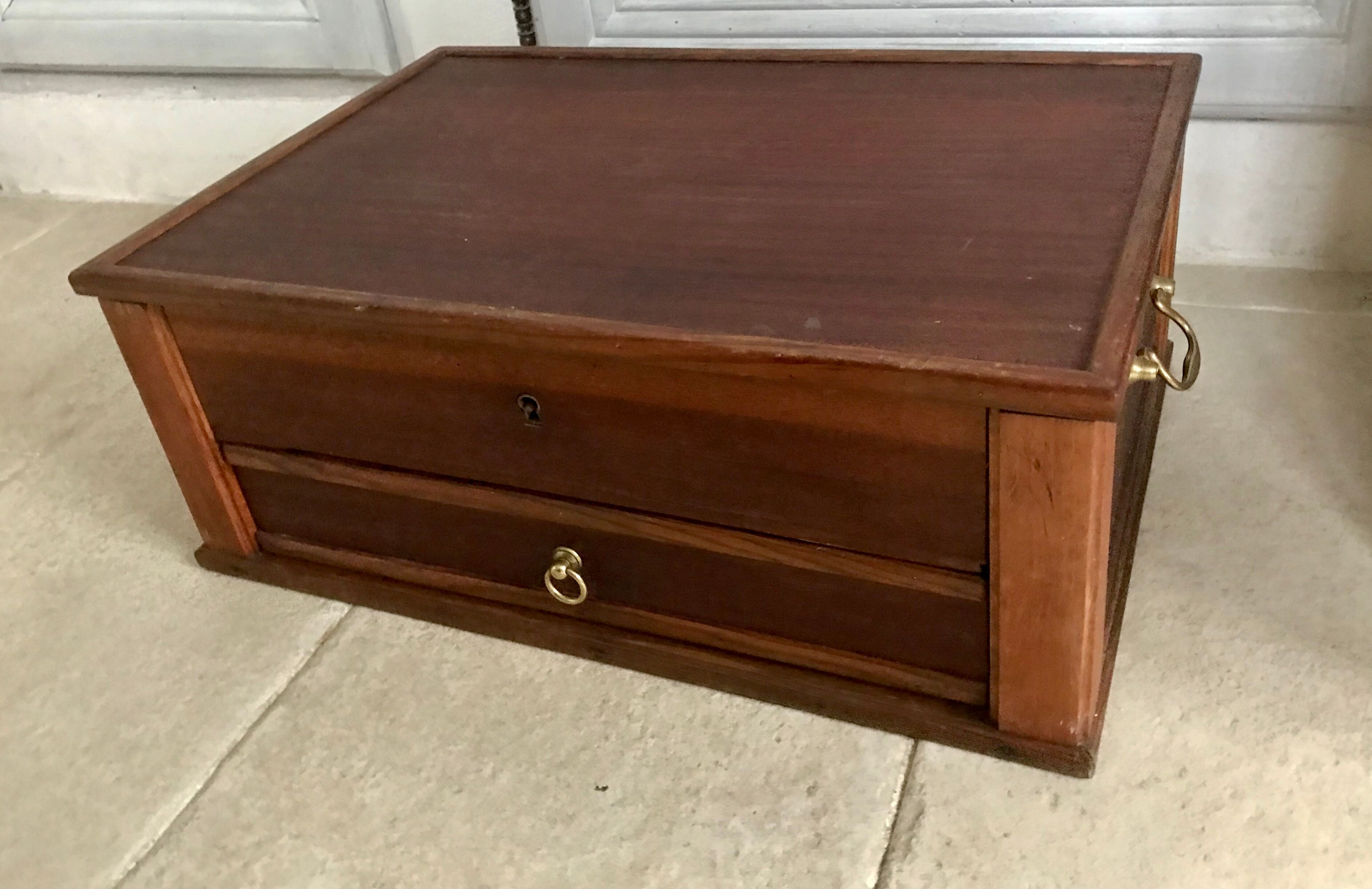 Wooden drawer chest