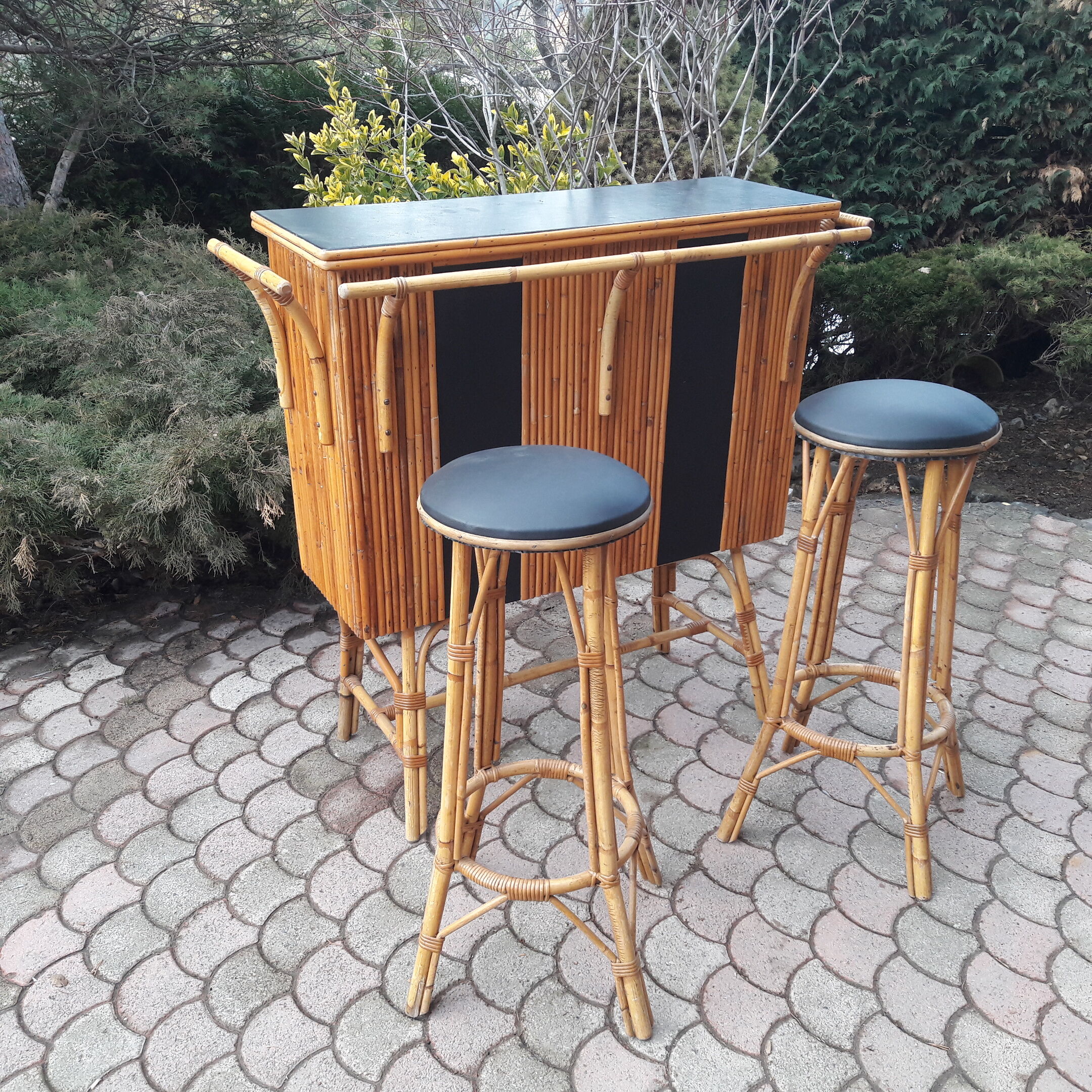 Rattan bar and its 2 stools 60