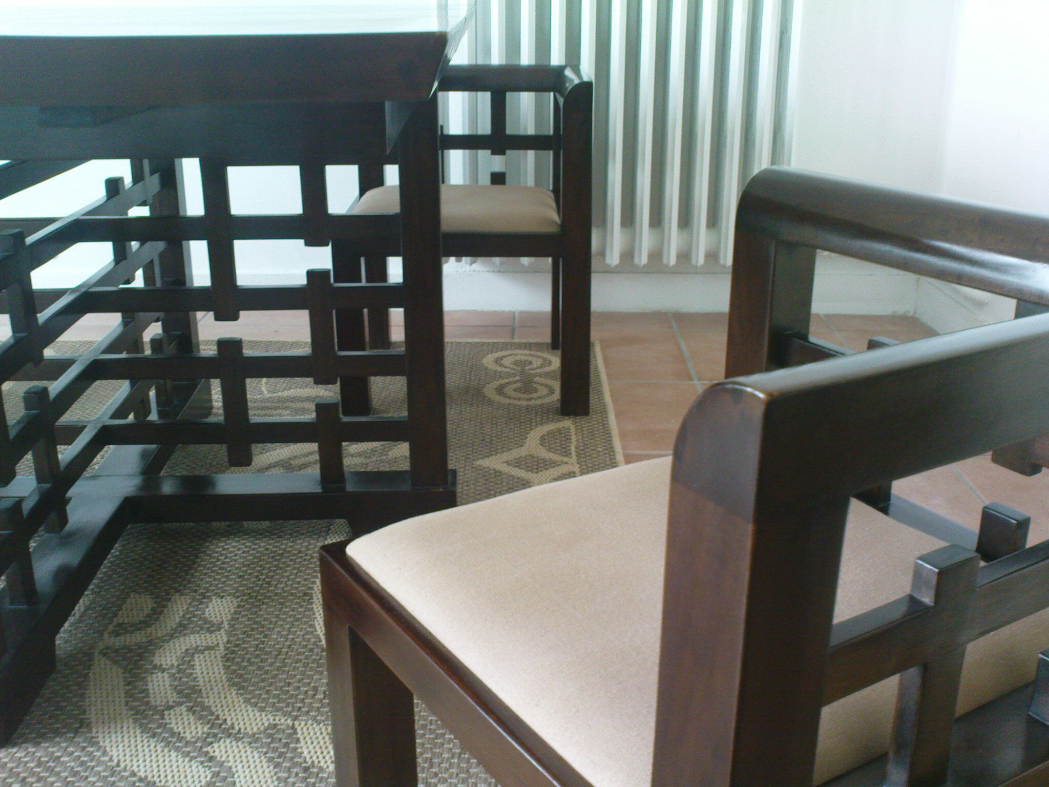 table basse et 4 chaises