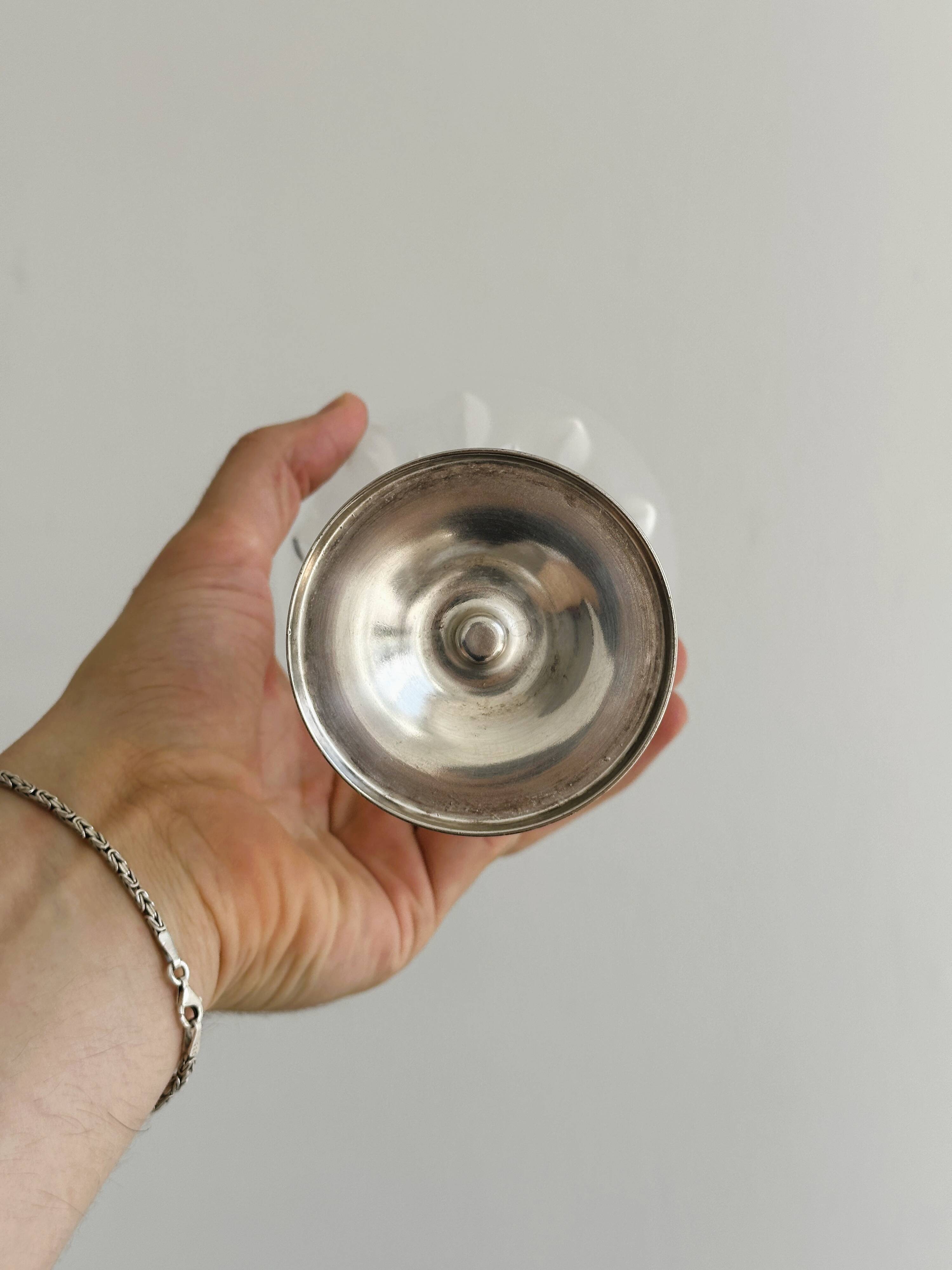 Set of 2 vintage glasses in metal and thick chiseled glass