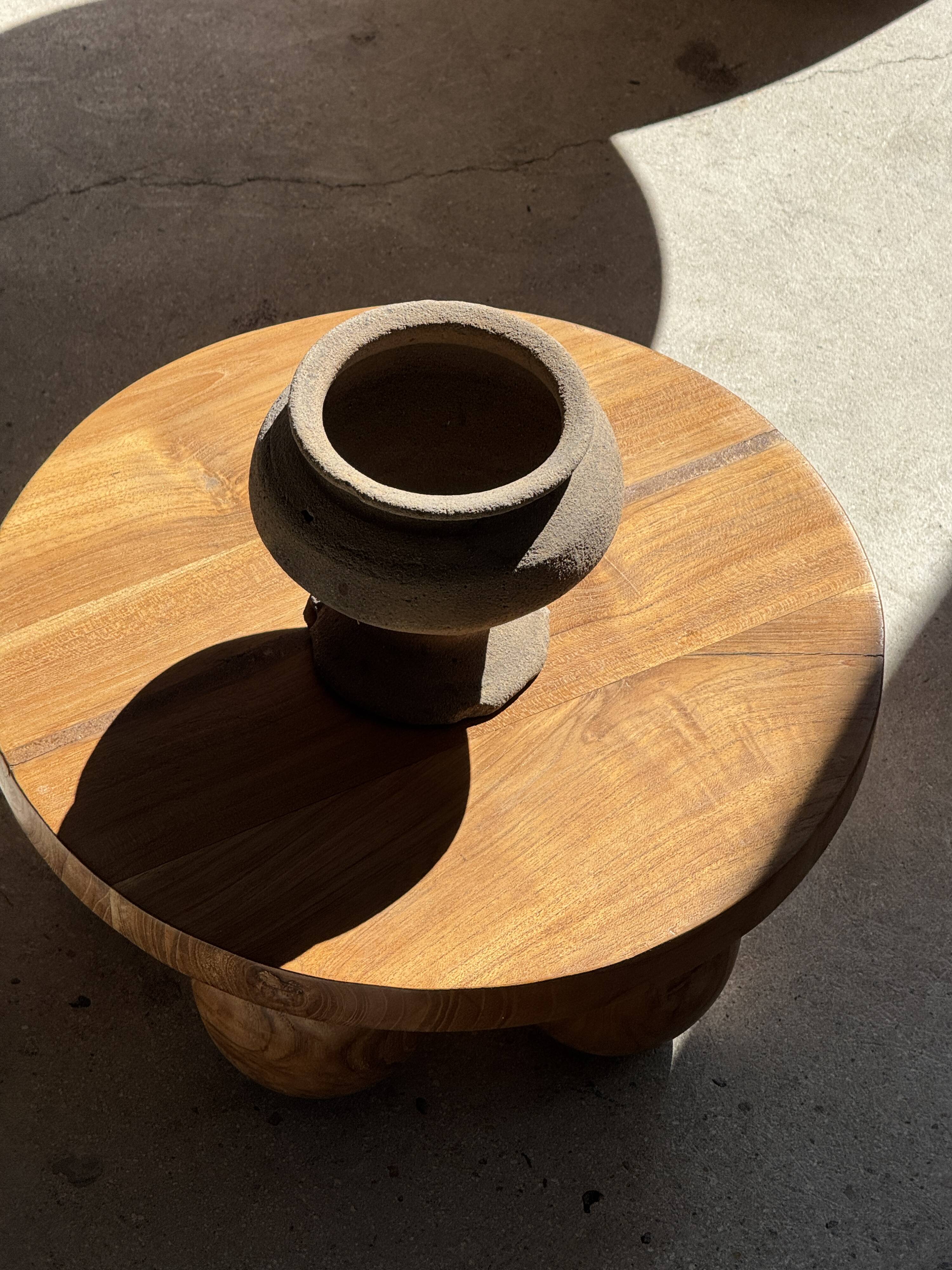 Sexy Neck - Solid wood (monoxyle) side table in natural colour H45