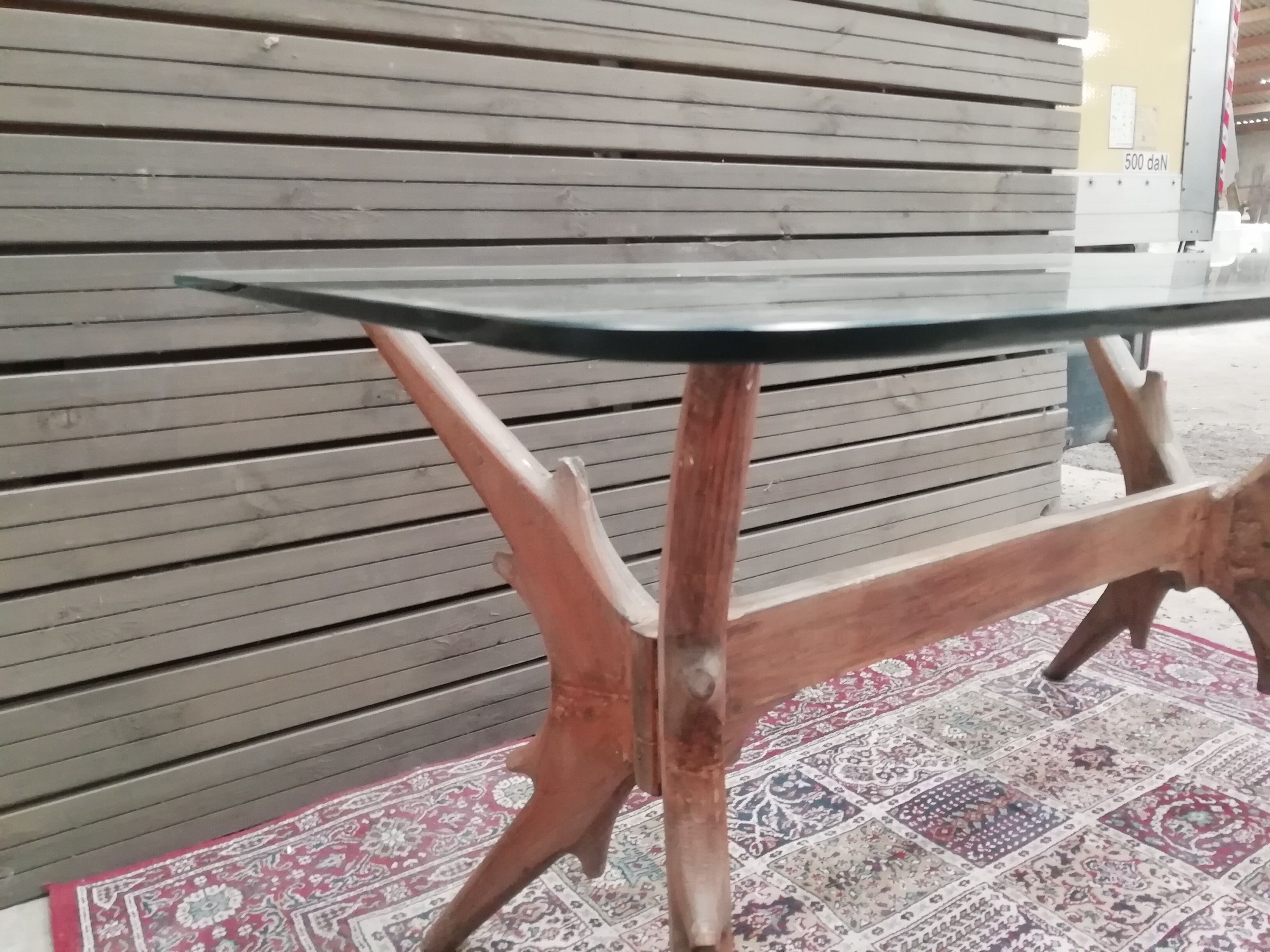 Table foot "branch" on glass