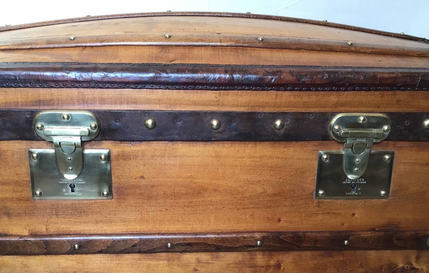 Old trunk Laroque Grenoble