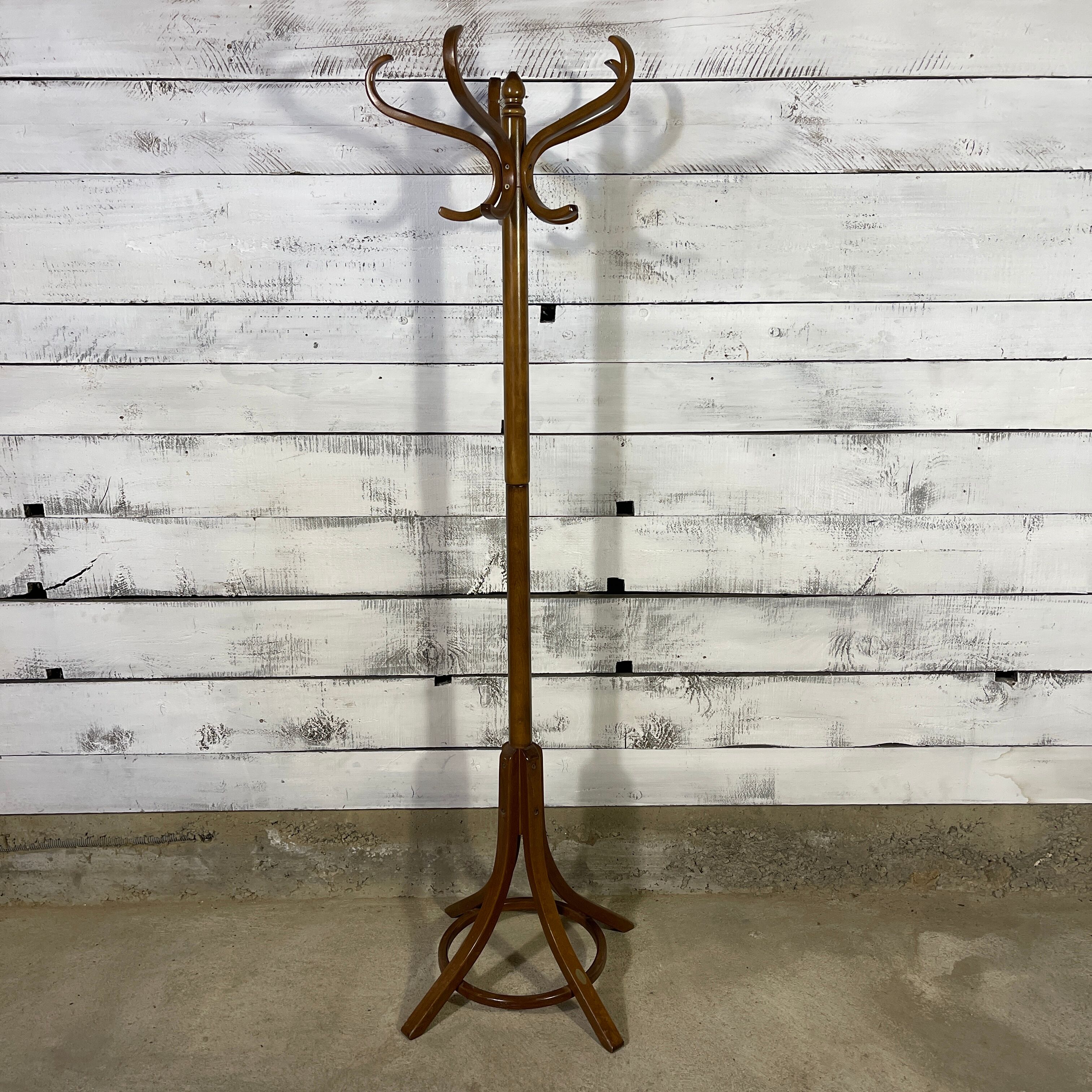 Baumann parrot coat rack