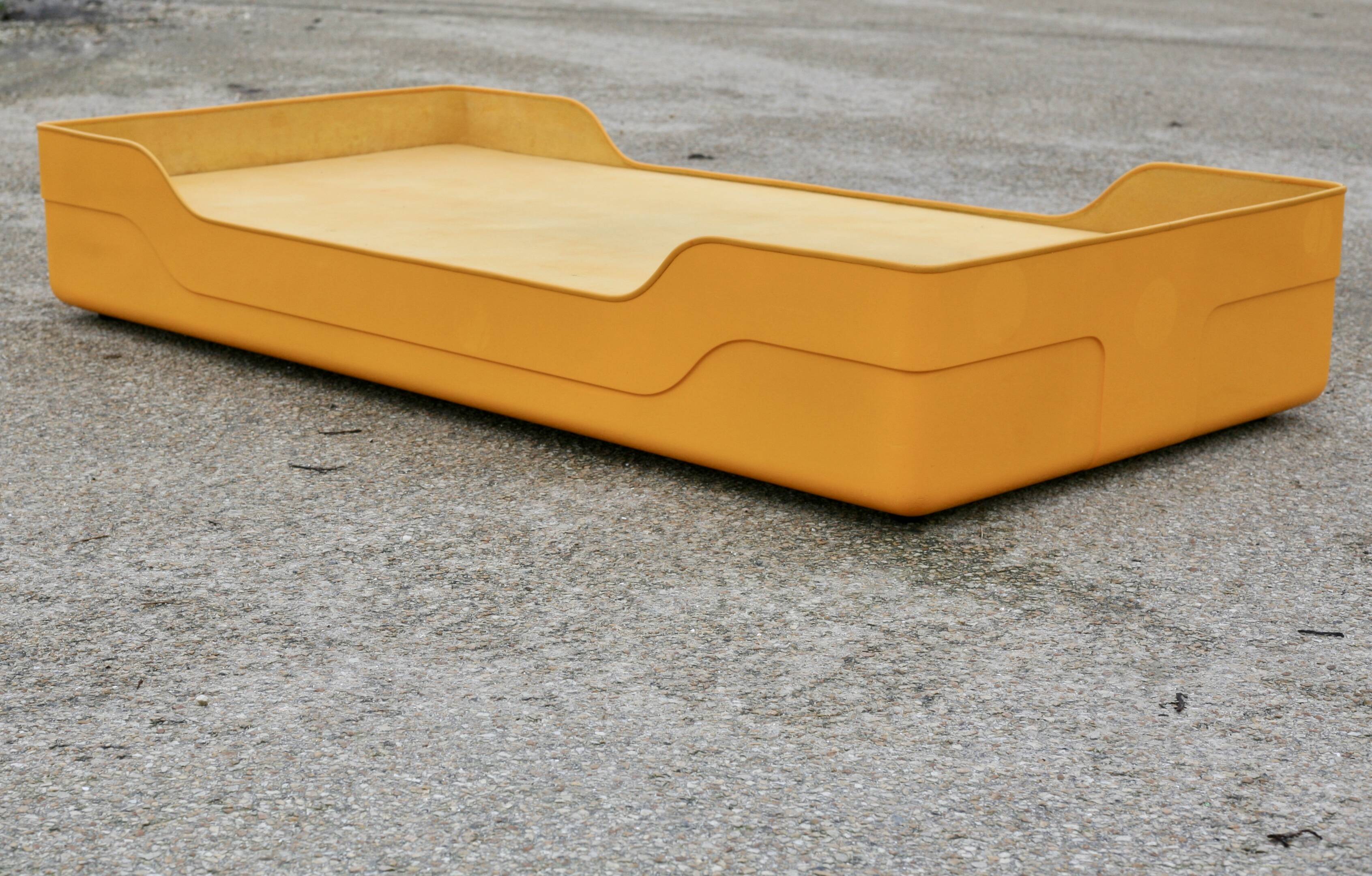Ozoo bed, Marc Berthier, fiberglass, France, 1967