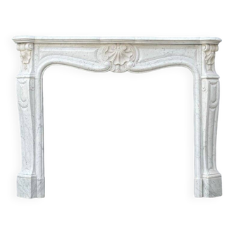 Cheminée en marbre blanc de carrare de style louis xv vers 1980
