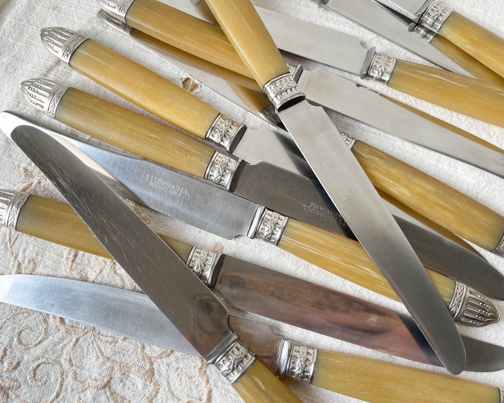 12 vintage Pradel stainless steel bakelite knives