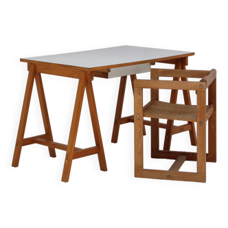 Desk with Scandinavian pinewood chair by Edvin Helseth, model Trybor