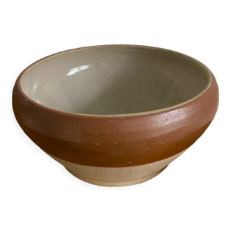 Two-tone stoneware salad bowl