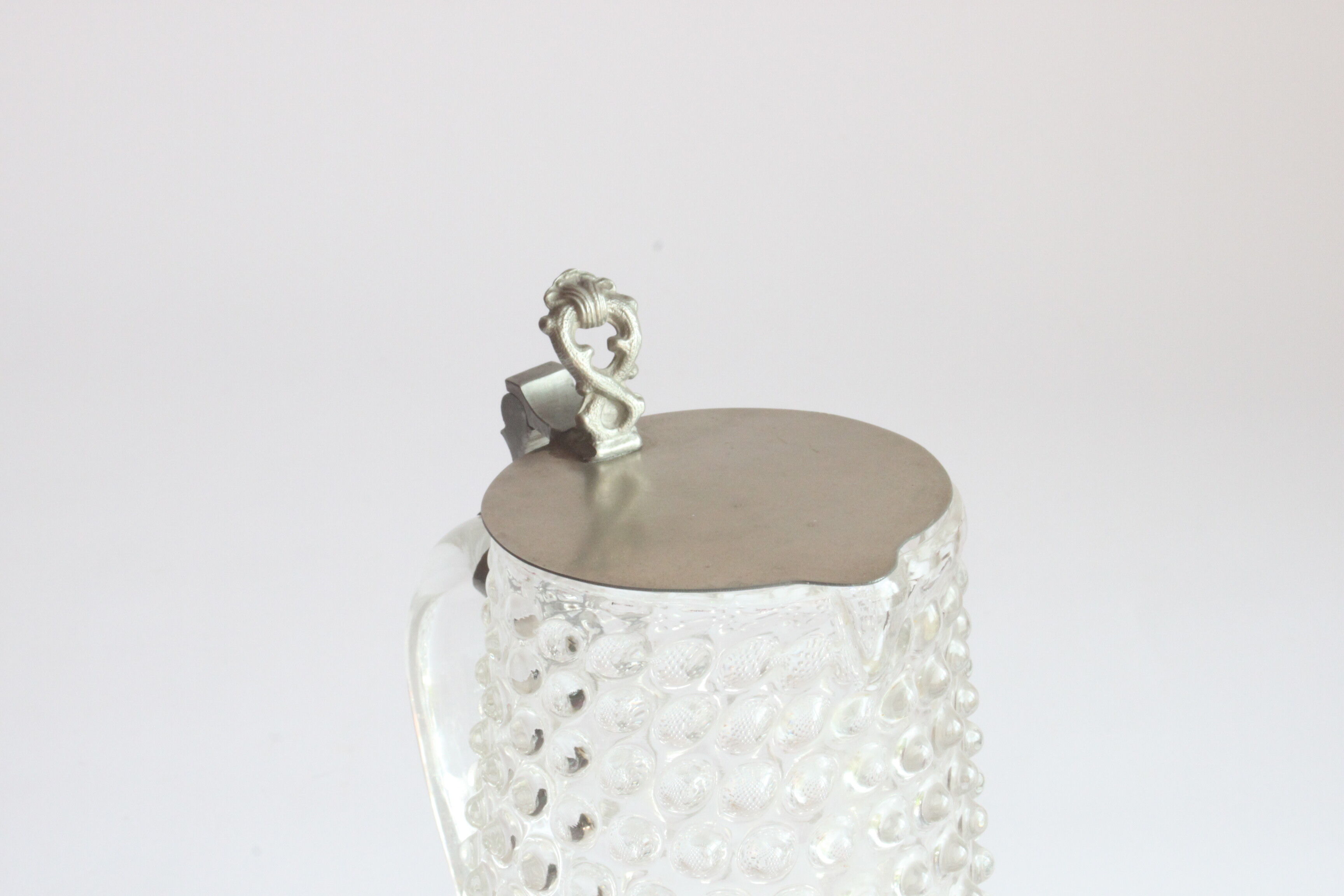 Verre de Liège, pichet en verre hobnail, Belgique du 19ème siècle.