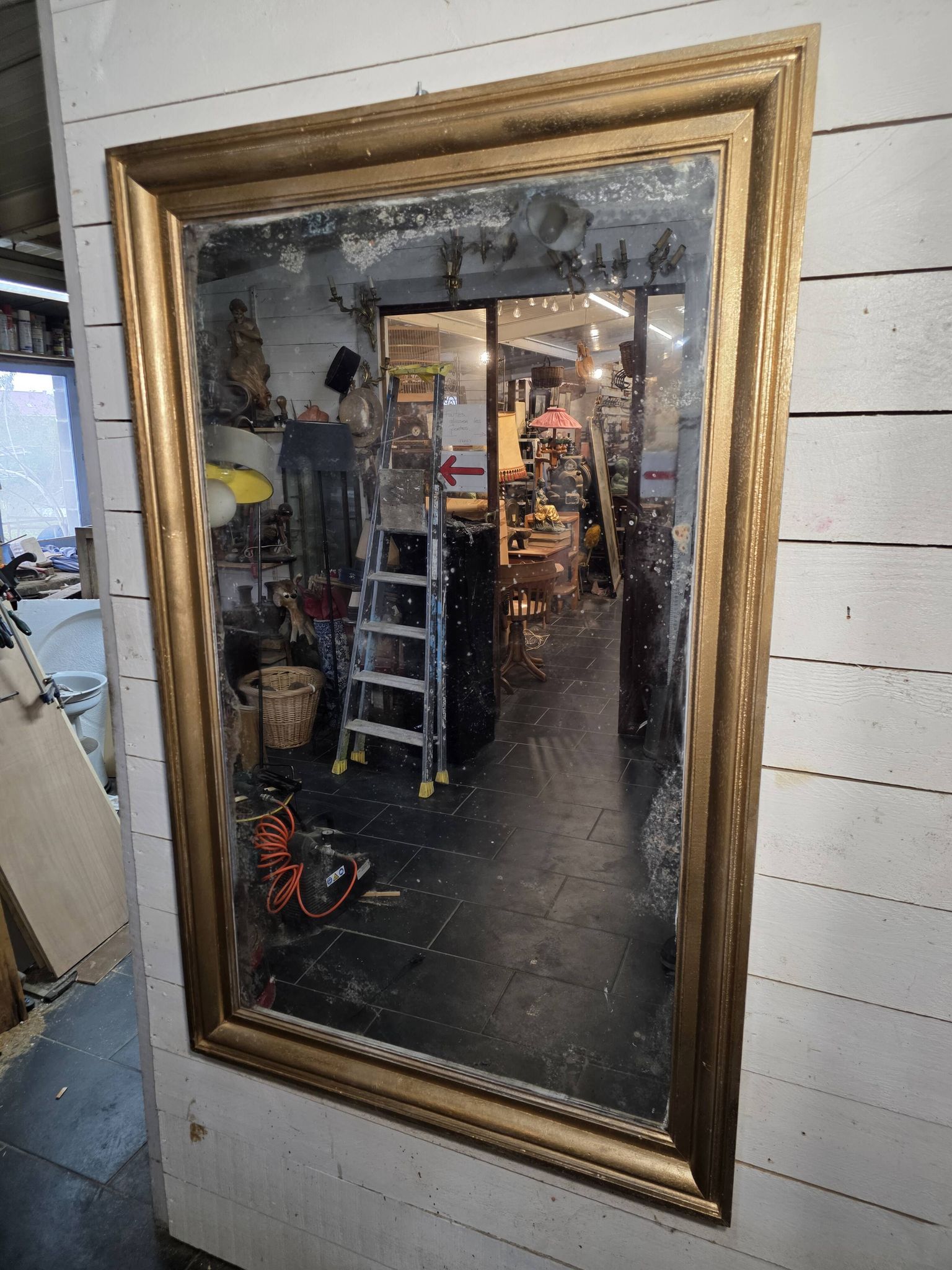 Golden mirror in oak from the 19th century.