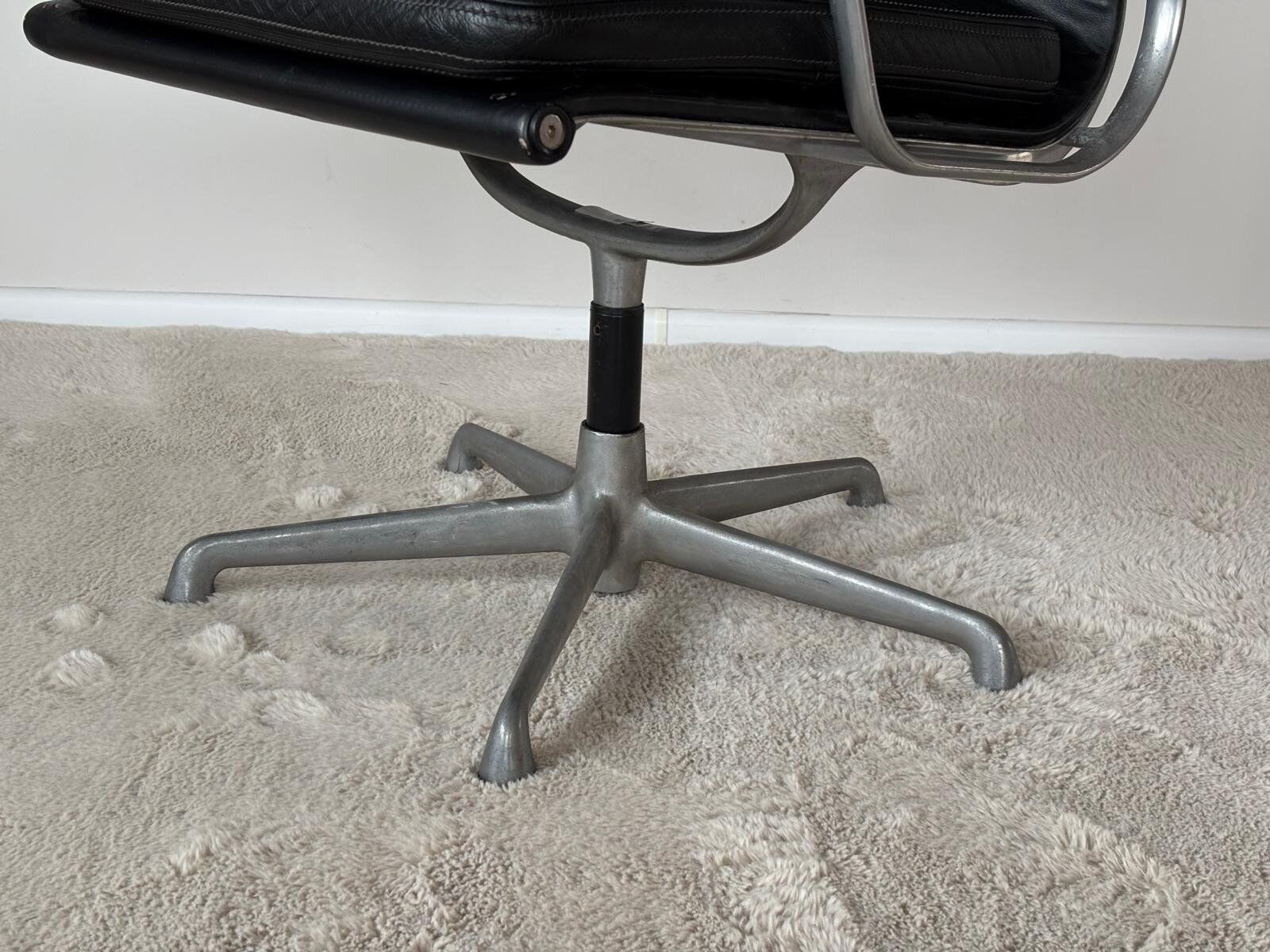 EA208 Soft Pad Chair by Charles and Ray Eames for ICF De Padova, 1973