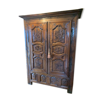 Burgundy cabinet XVIIth