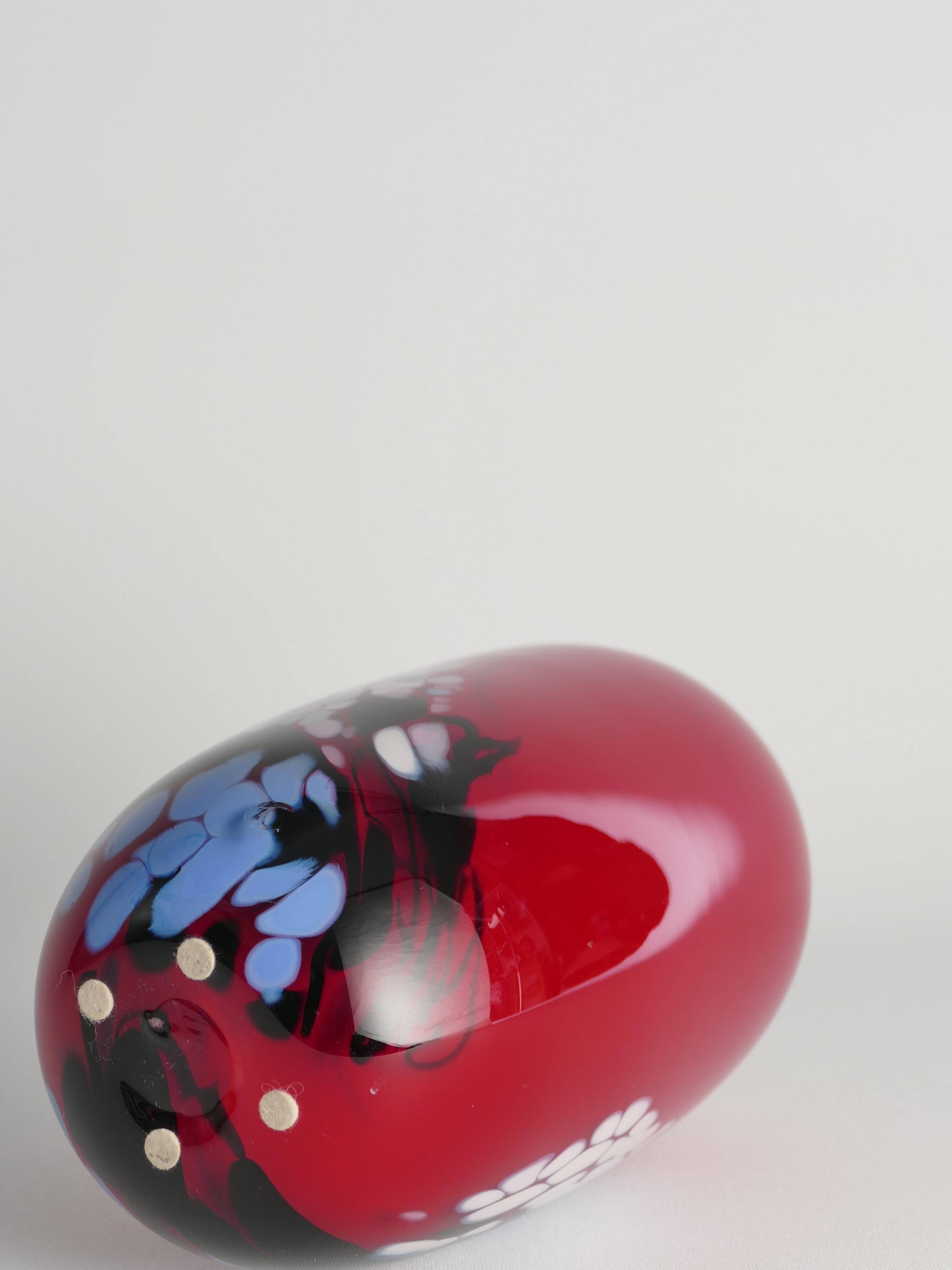 Vase en verre artistique rouge cerise unique par Mikael Axenbrant, Suède 1990