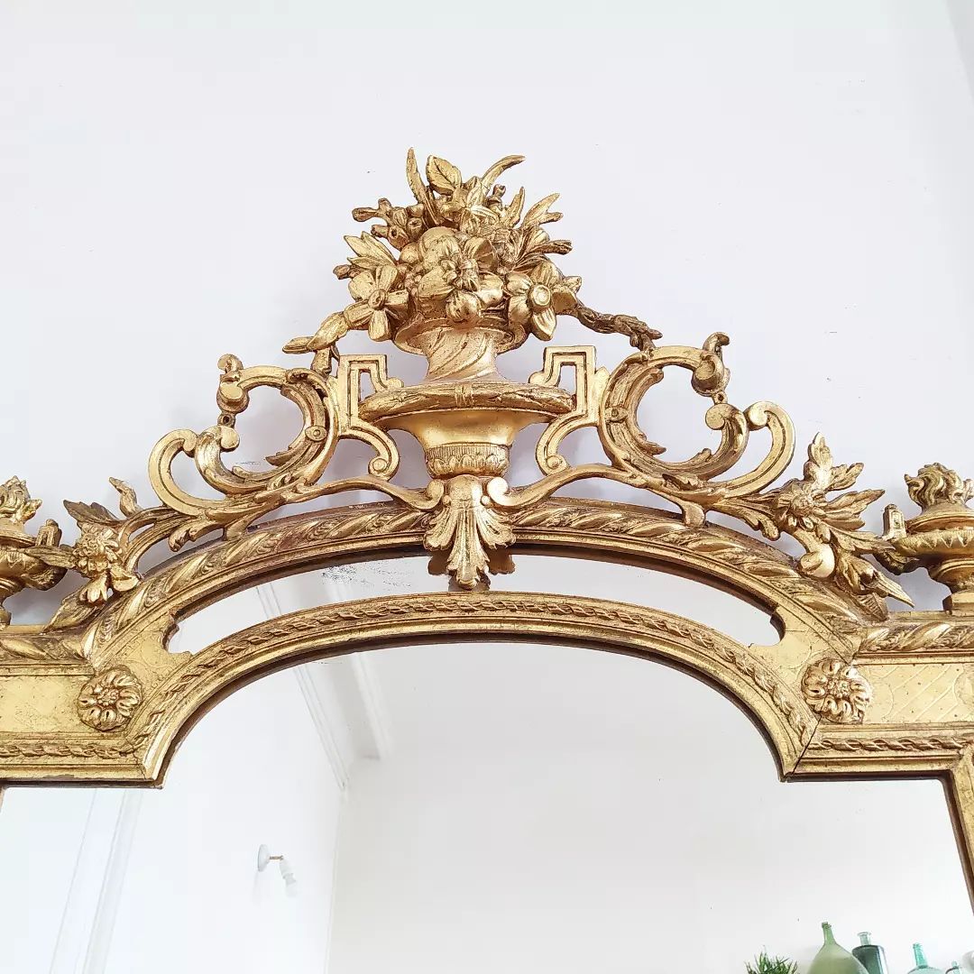 Mirror with parcloses