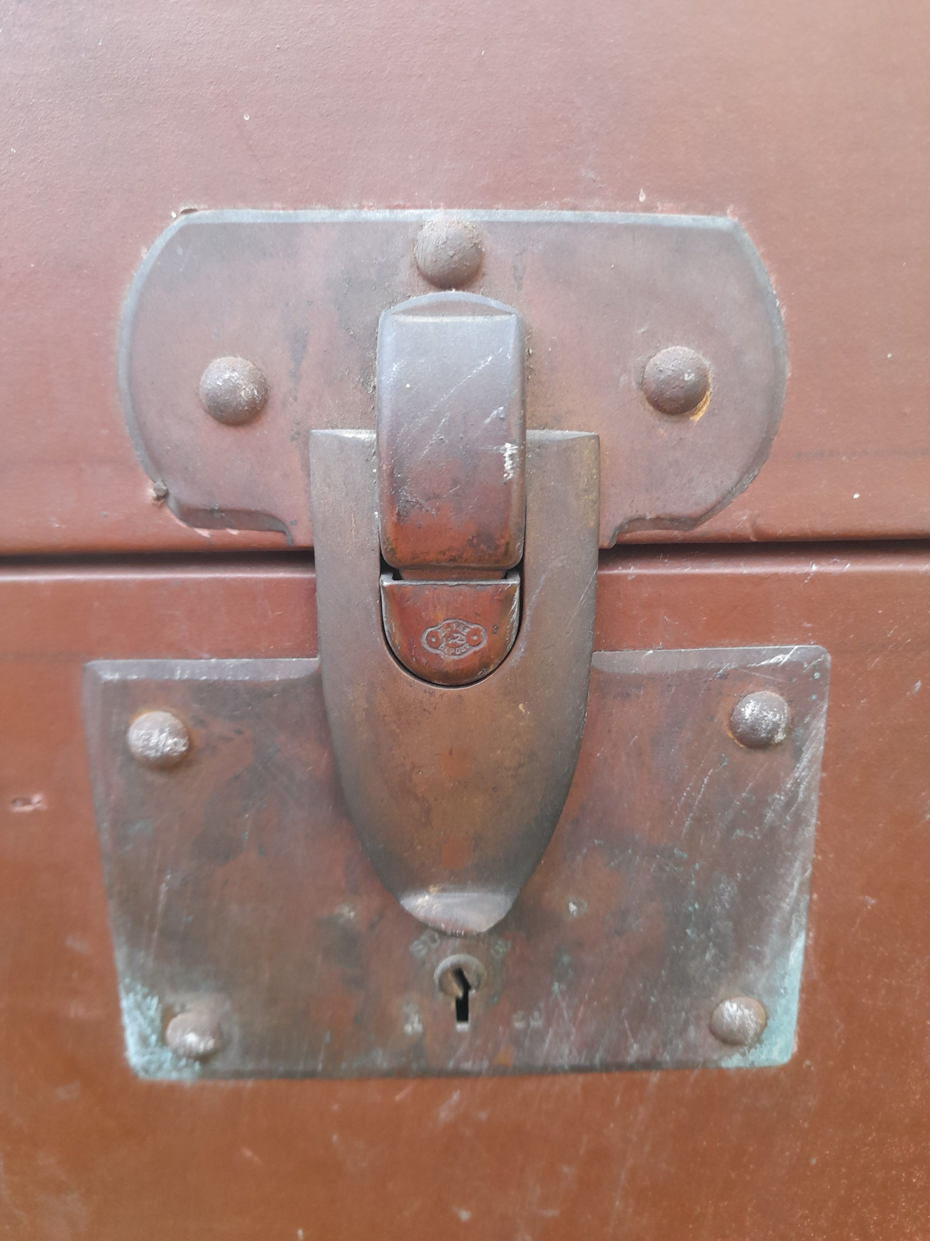 Old mail trunk in zinc