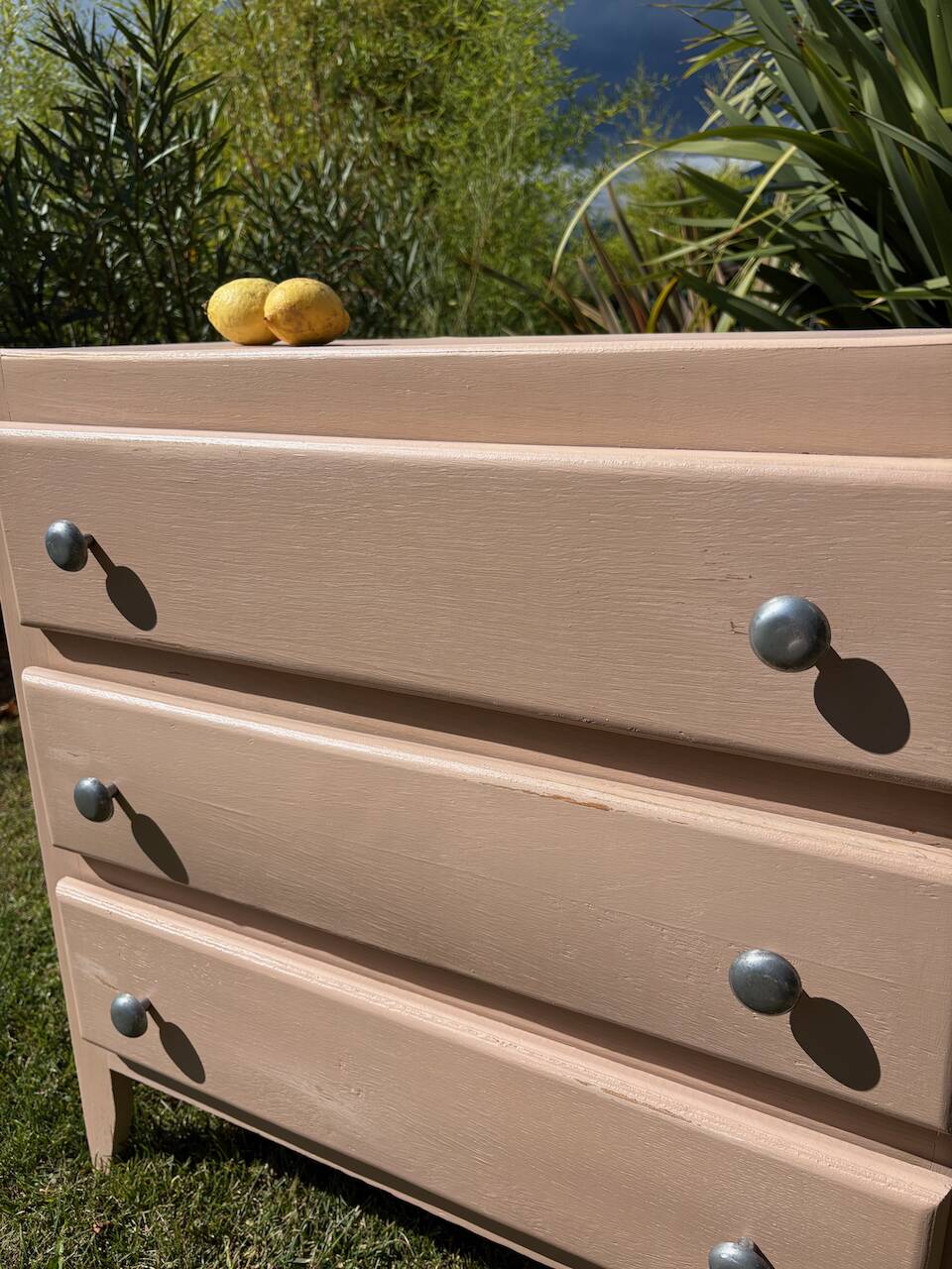 Commode vieux rose