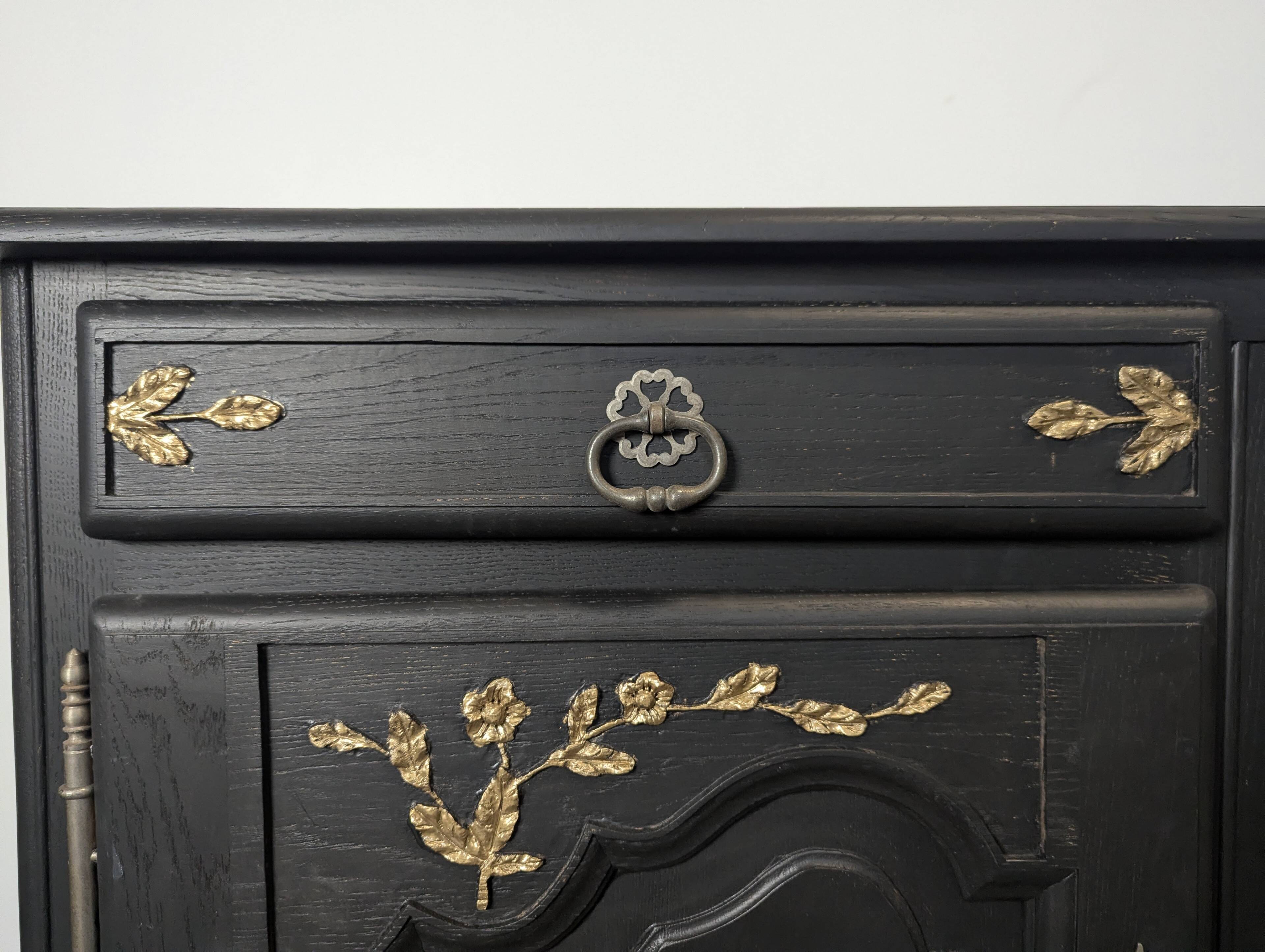 Enfilade rustique réchampie noir et or