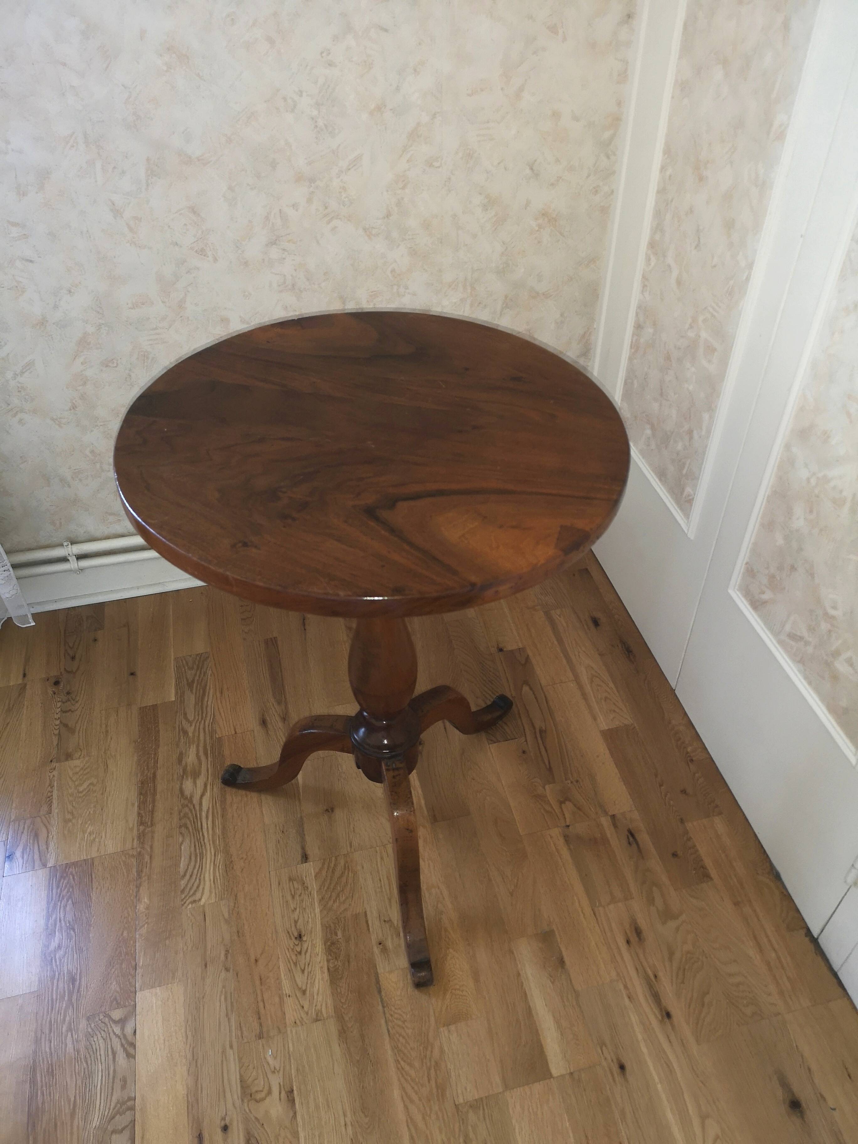 Antique solid wood side table - central leg - classic style