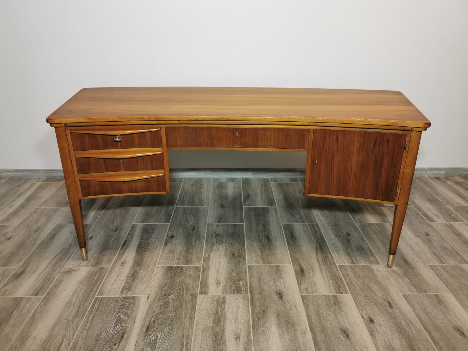Bureau du milieu du siècle