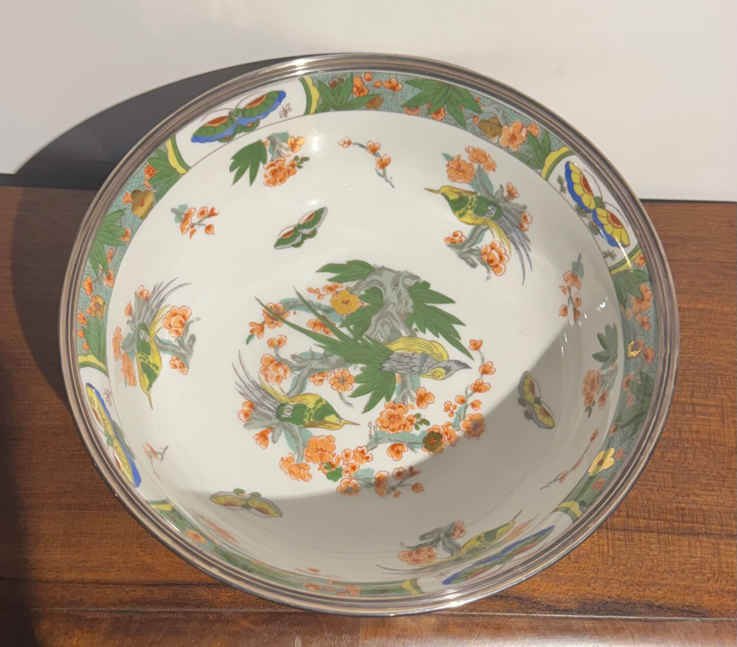 Shallow porcelain plate from Limoges Raynaud, bird decoration.
