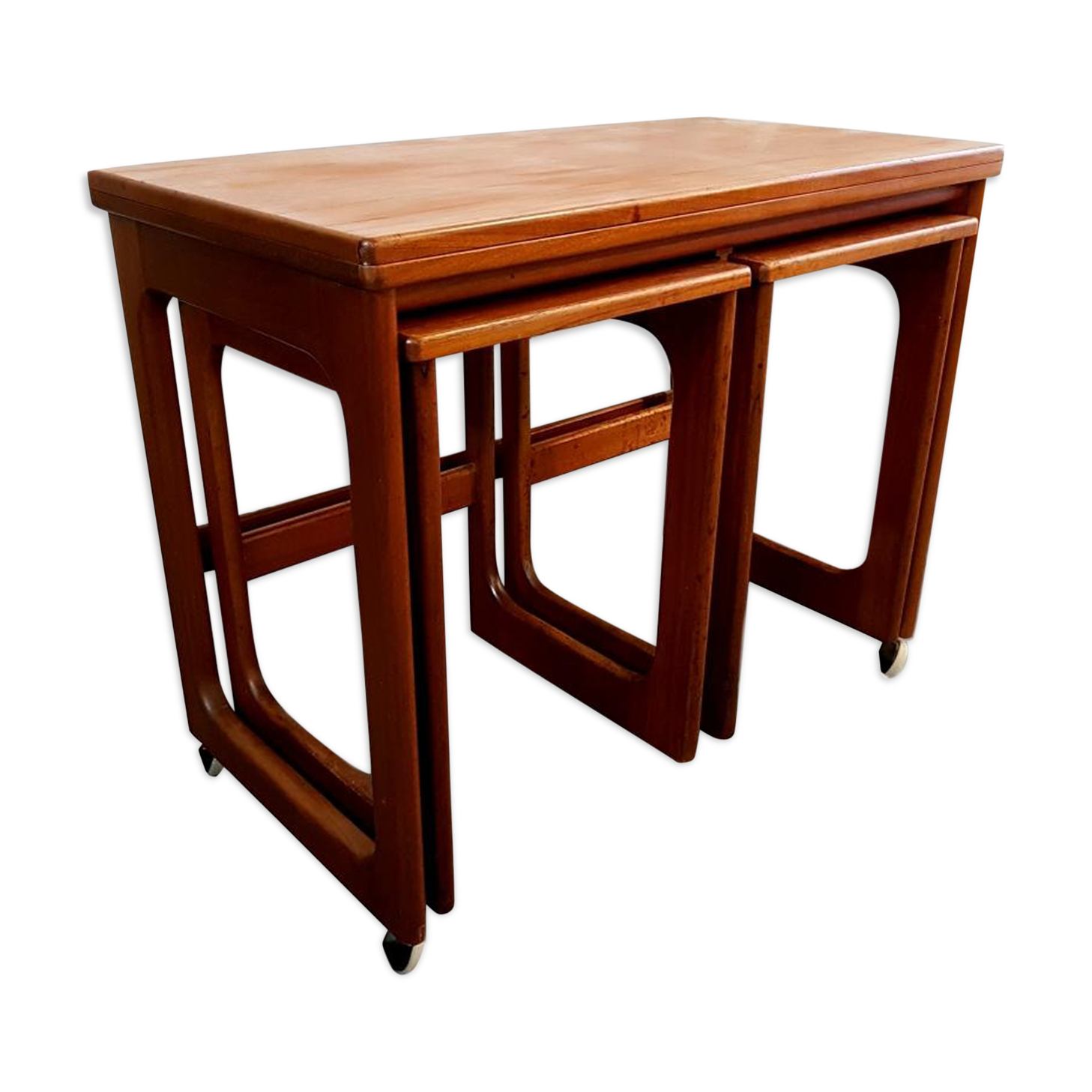 Adjustable pull-out tables of McIntosh s 1970