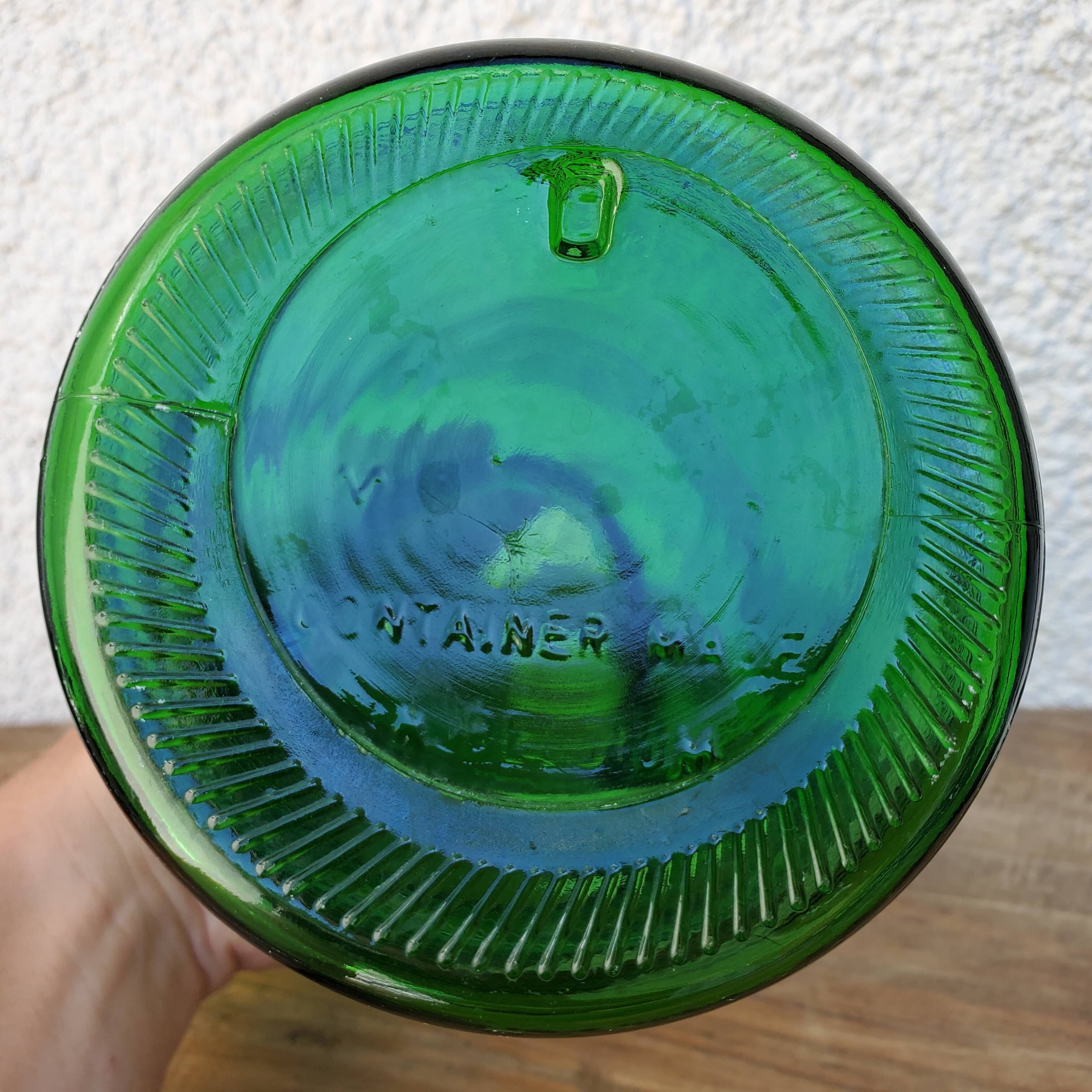 Apothecary pot in green glass