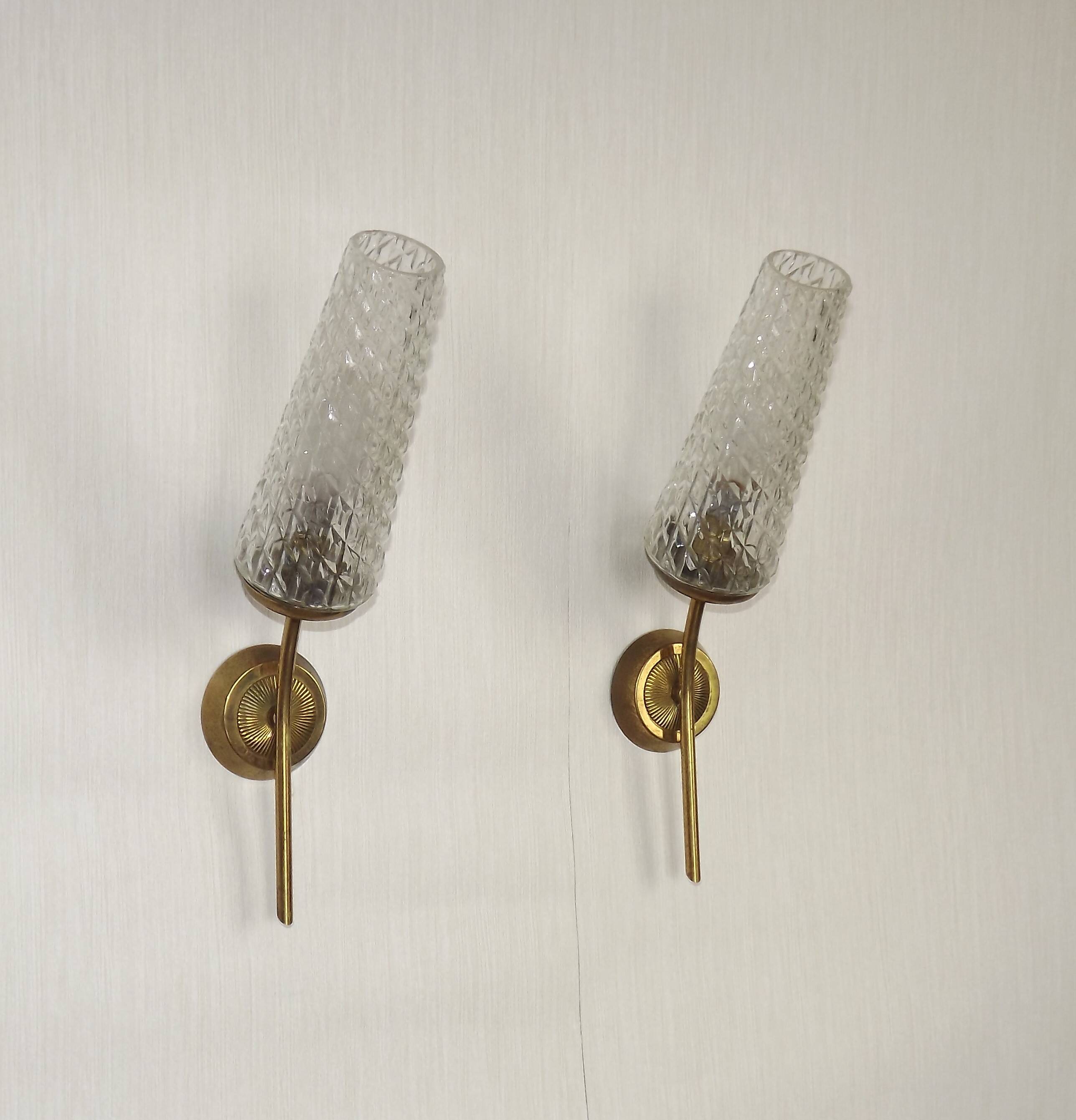 French Retro 1960s Single Wall Light In Gold Metal Clear Pattern Shade 5416