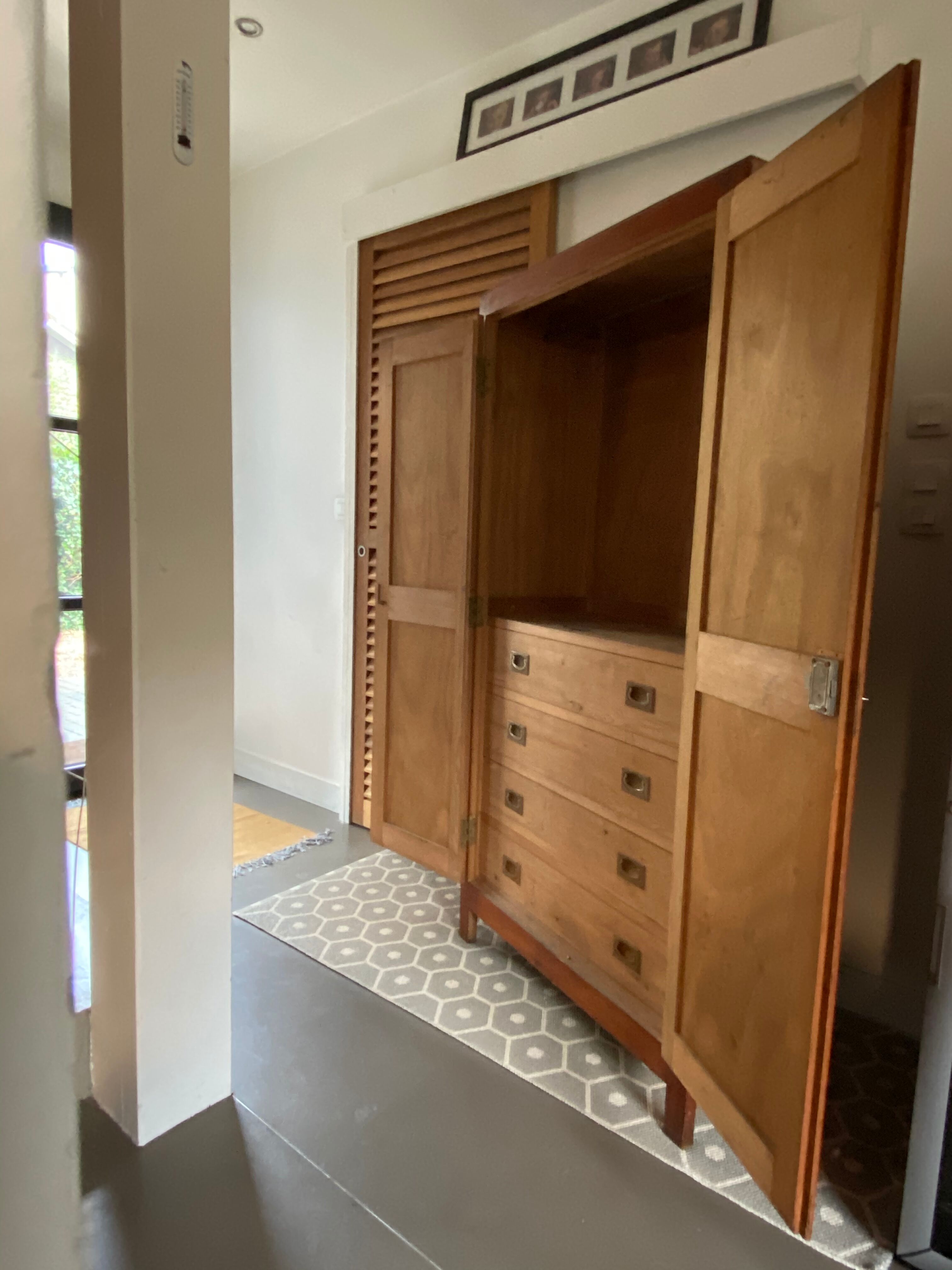 Armoire parisienne