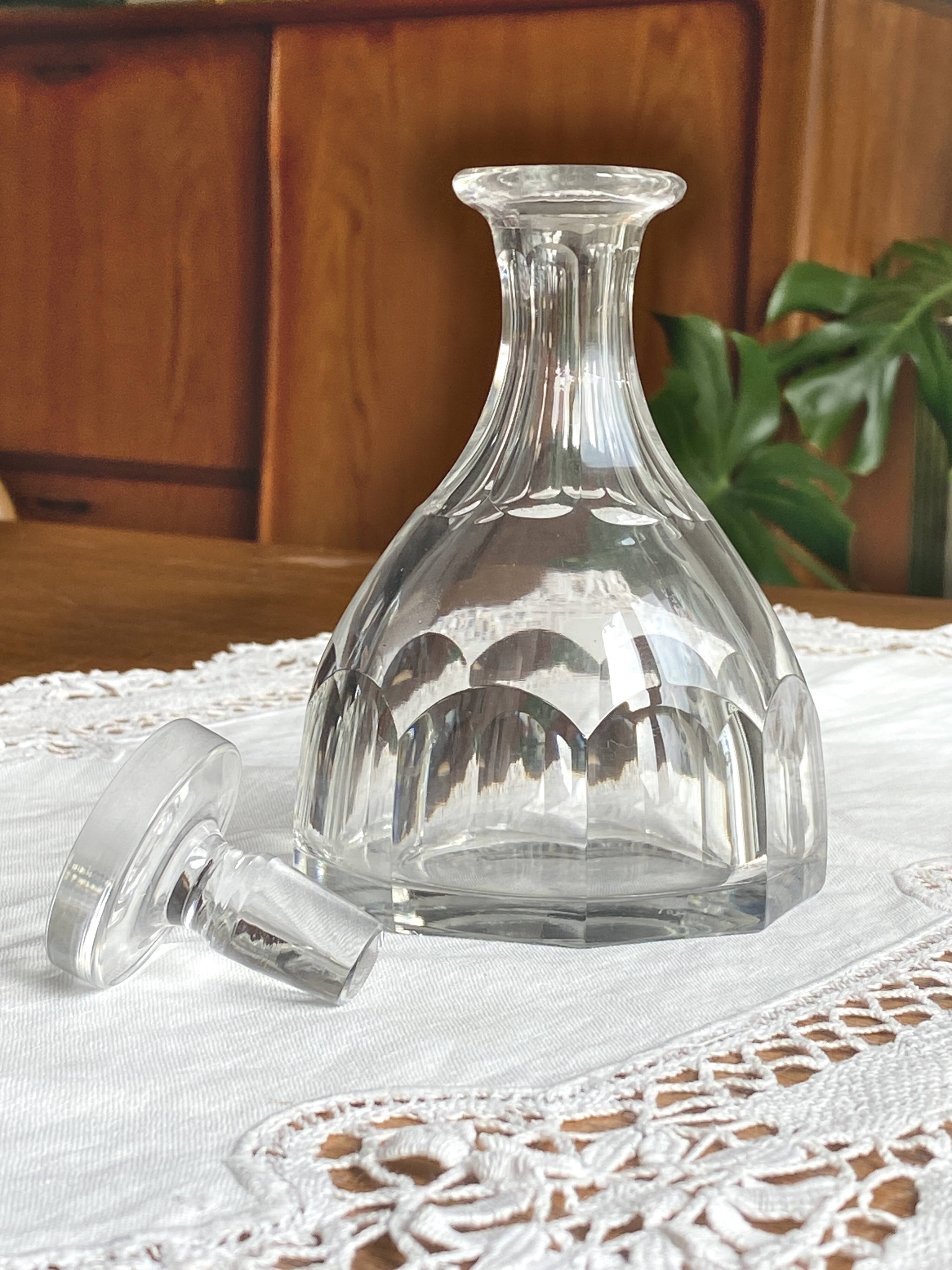 Cut glass liqueur carafe with flat sides, signed Baccarat.