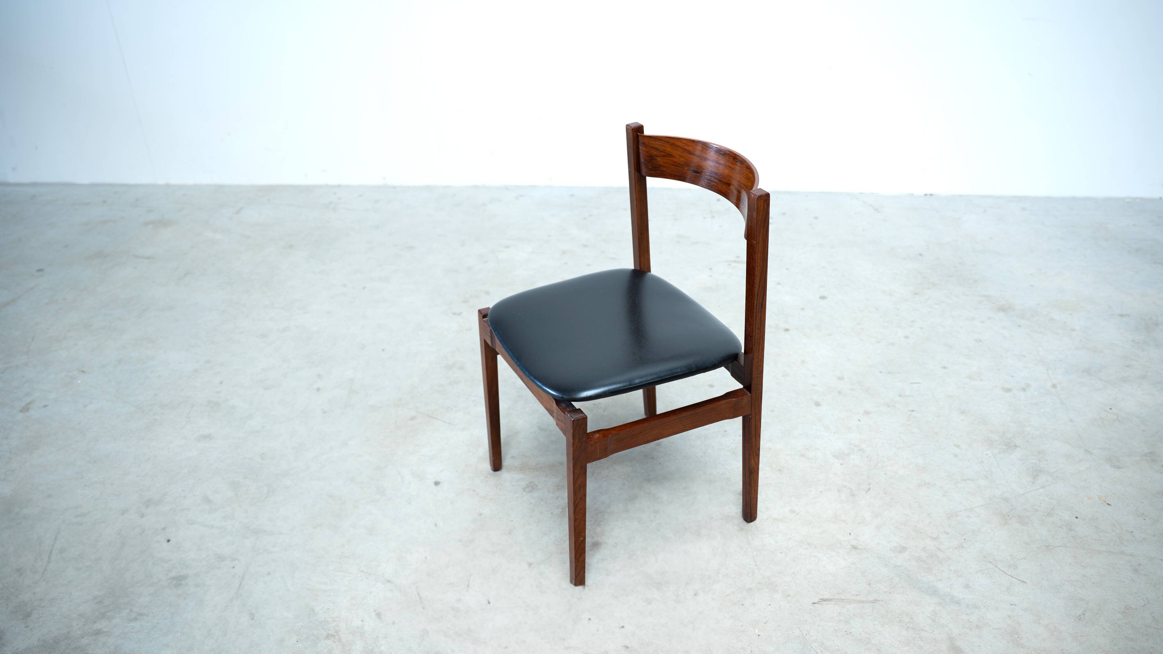 Set of six model 101 rosewood dining chairs by Gianfranco Frattini