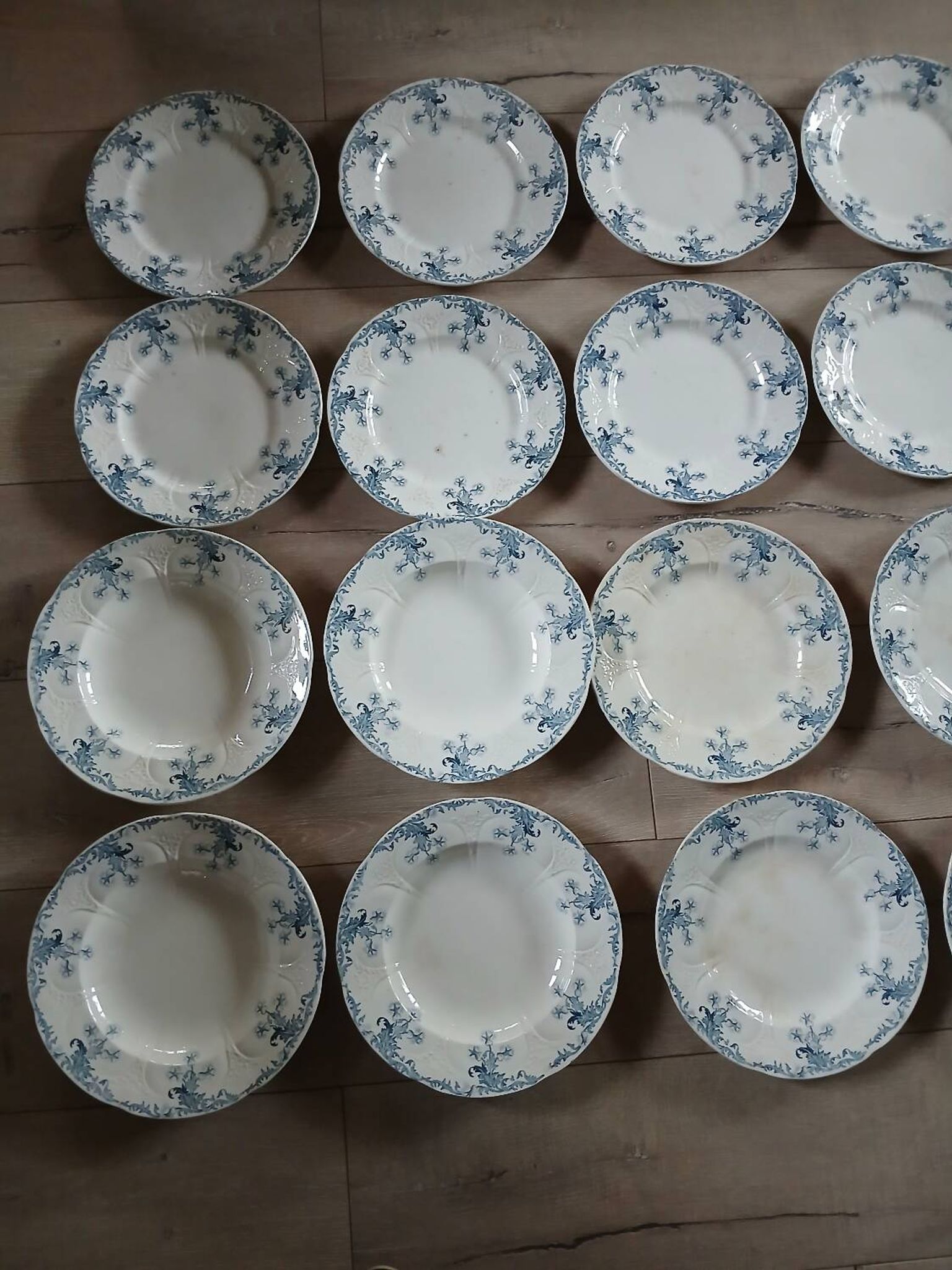 Longwy iron earth dinnerware set